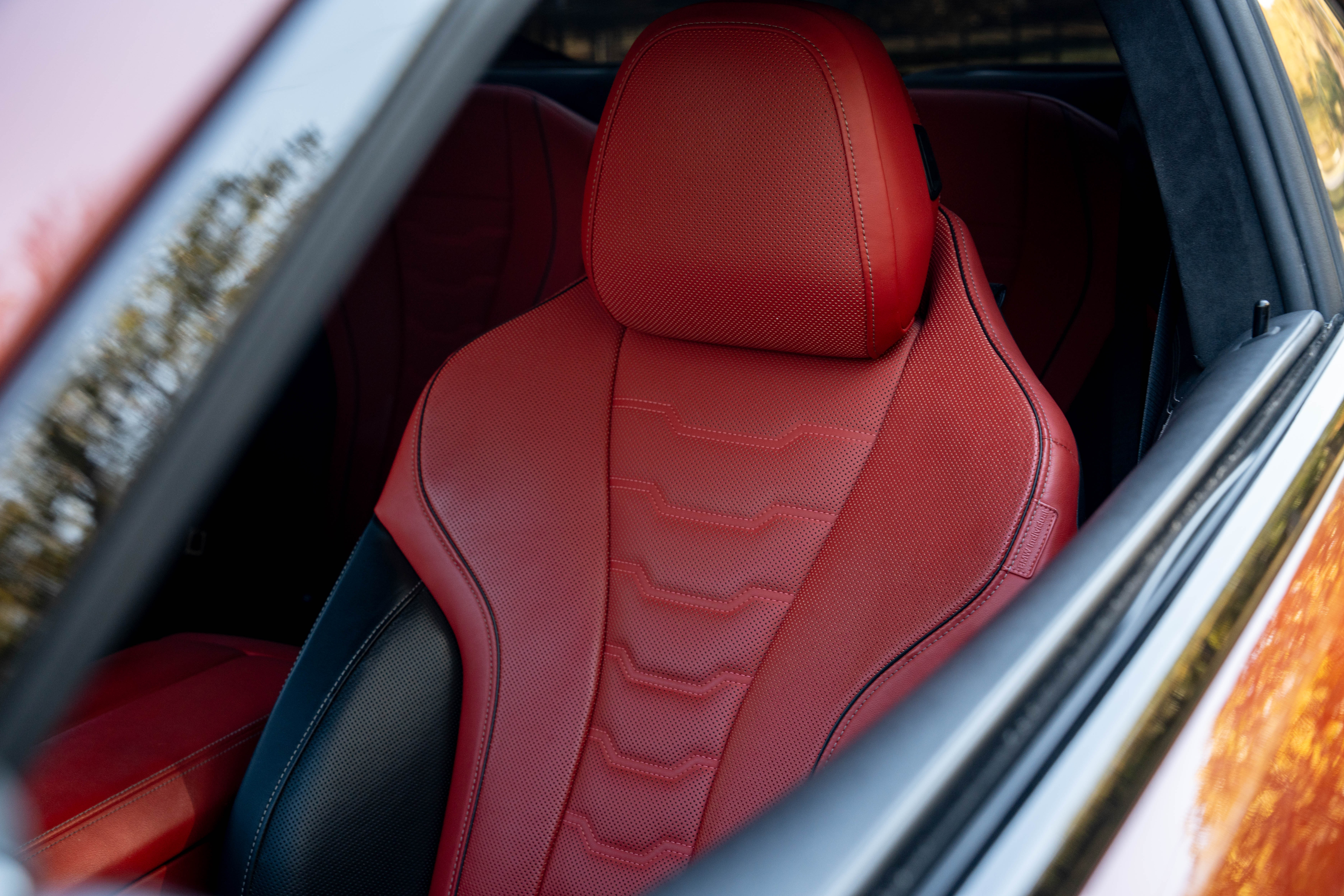 2024 BMW M850i — Interior