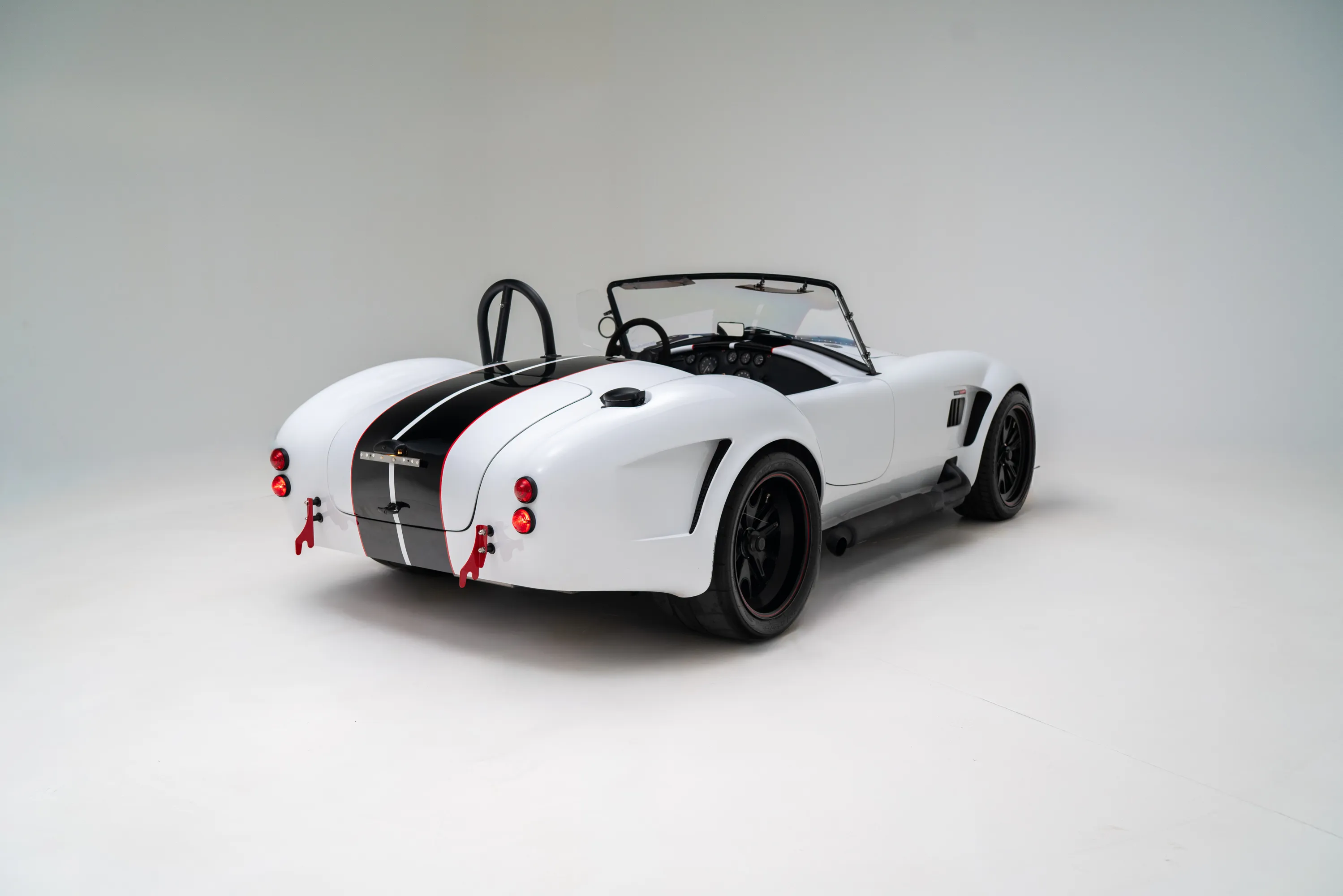 1968 Backdraft Cobra Roadster RT3 | Black Edition | duPont