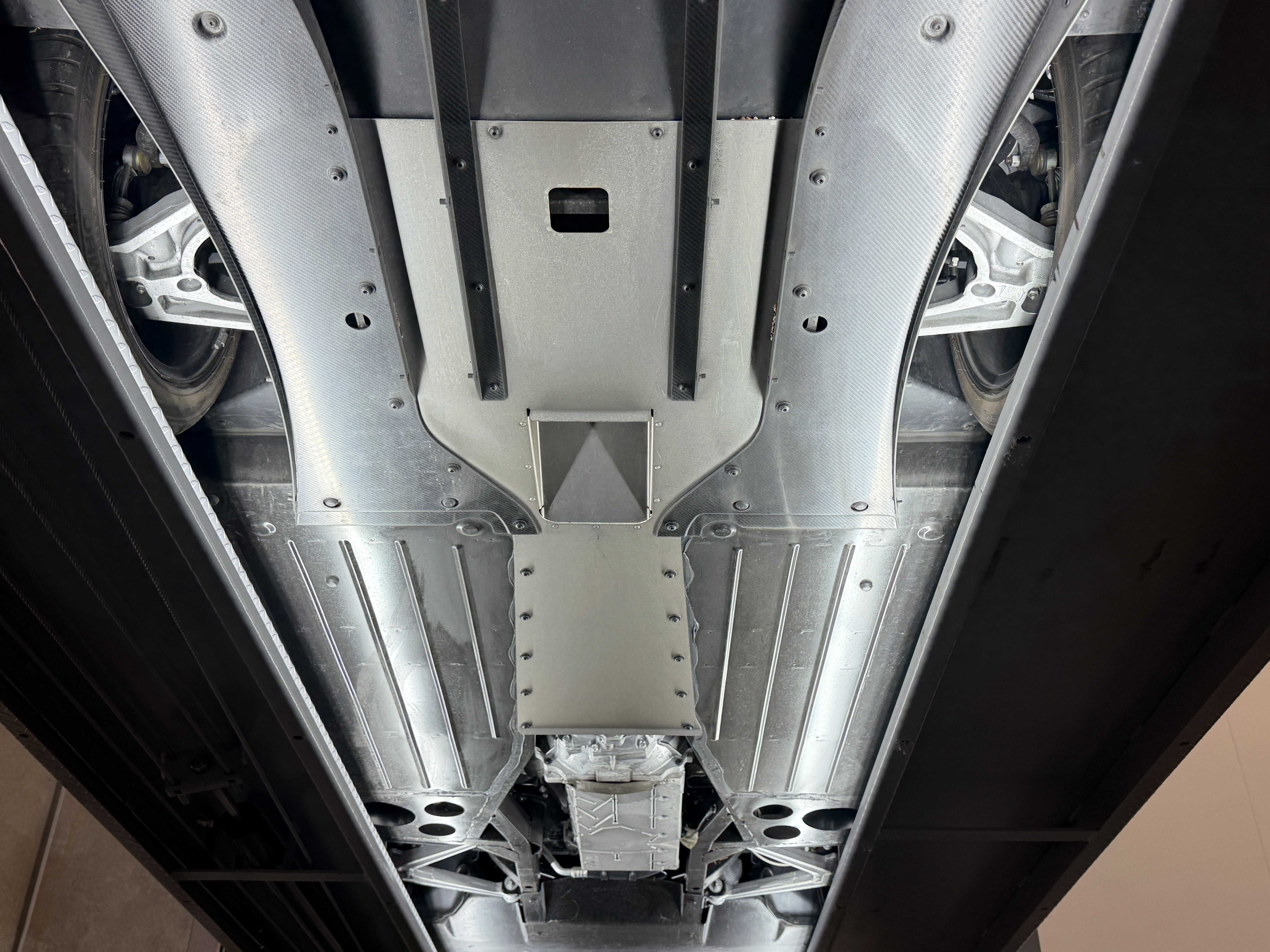 2016 Dodge Viper ACR Extreme — Undercarriage