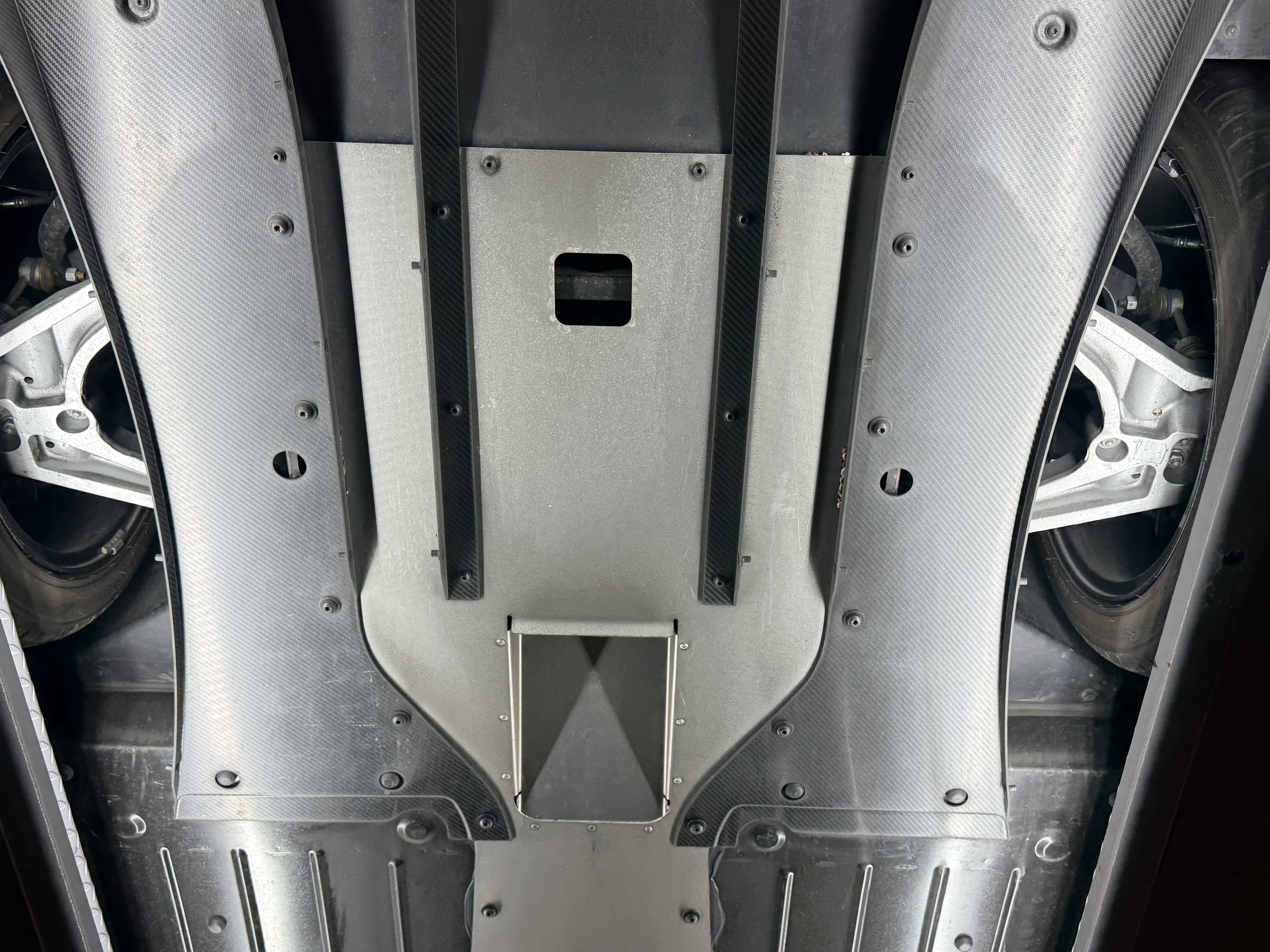 2016 Dodge Viper ACR Extreme — Undercarriage