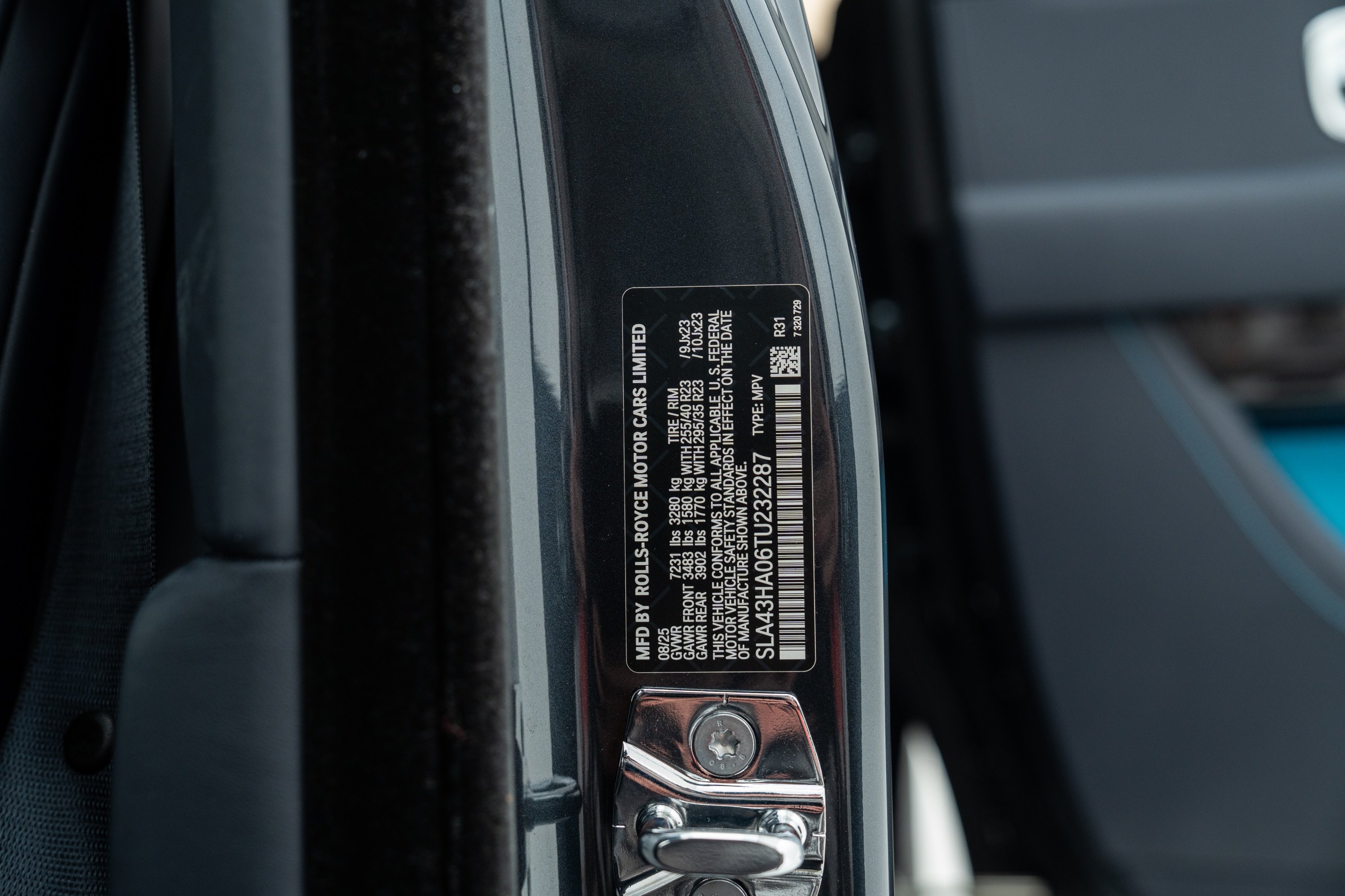 2025 Rolls-Royce Cullinan Blackbadge-32.jpg
