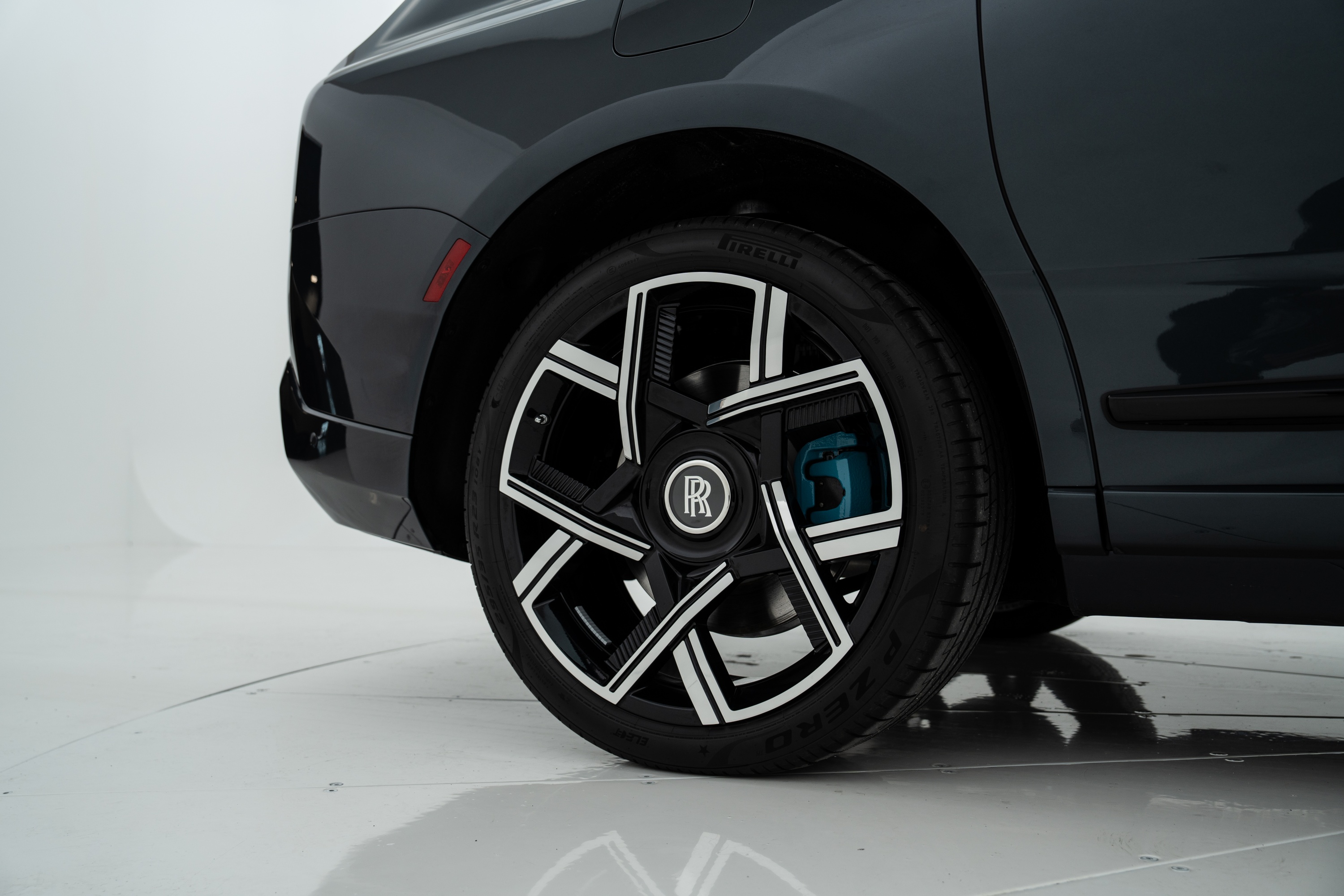 2025 Rolls-Royce Cullinan Blackbadge-7.jpg