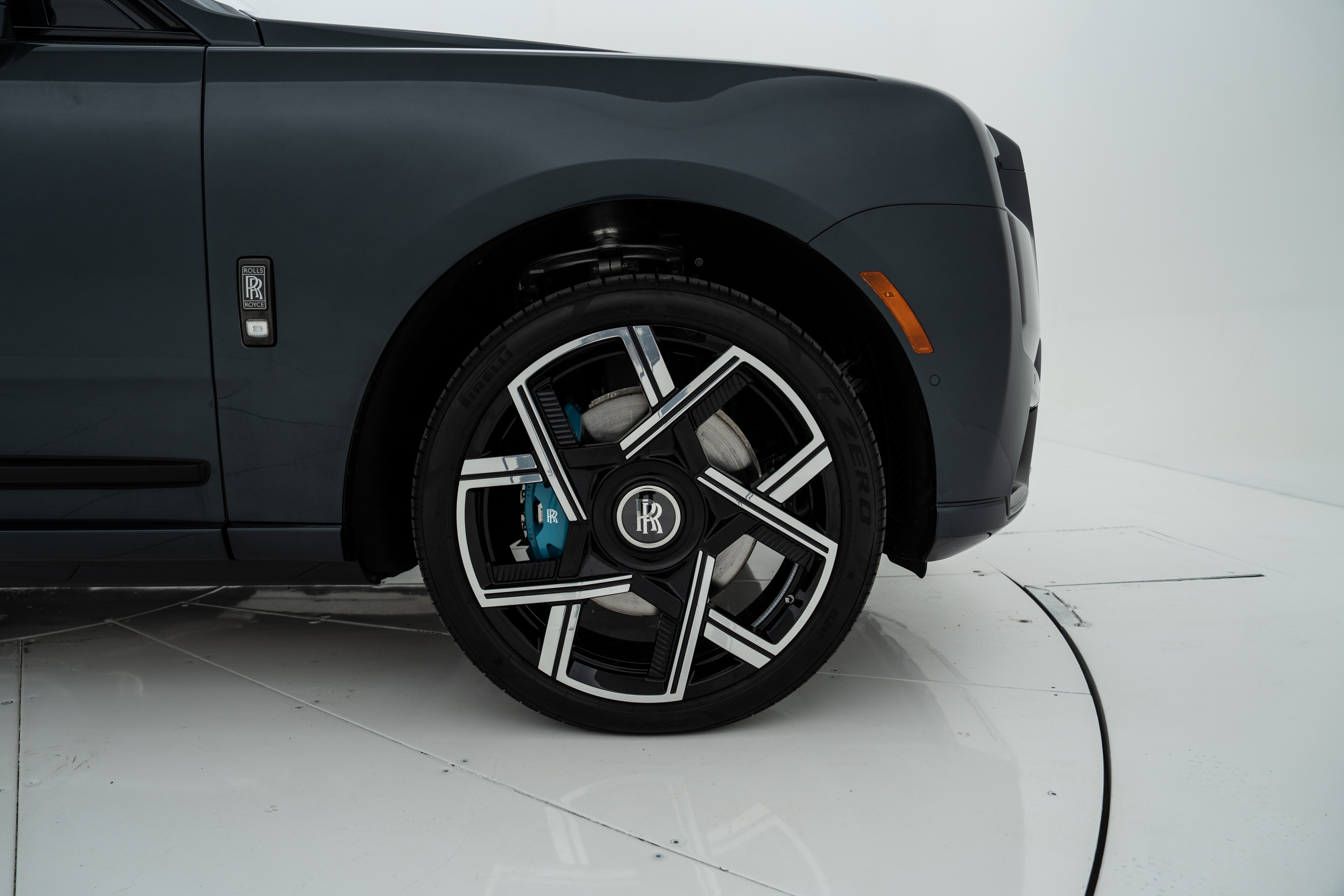 2025 Rolls-Royce Cullinan Blackbadge-6.jpg