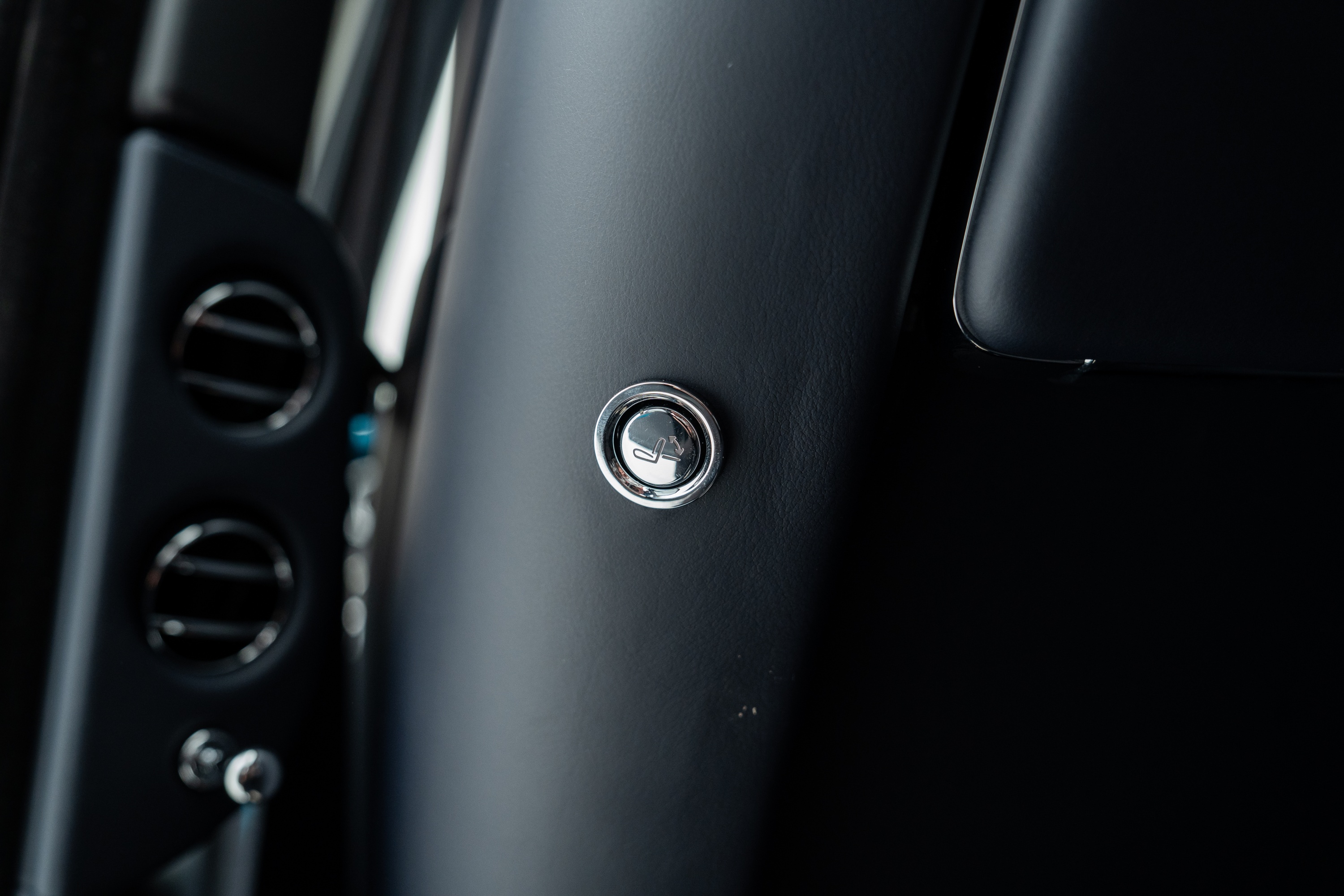 2025 Rolls-Royce Cullinan Blackbadge-36.jpg