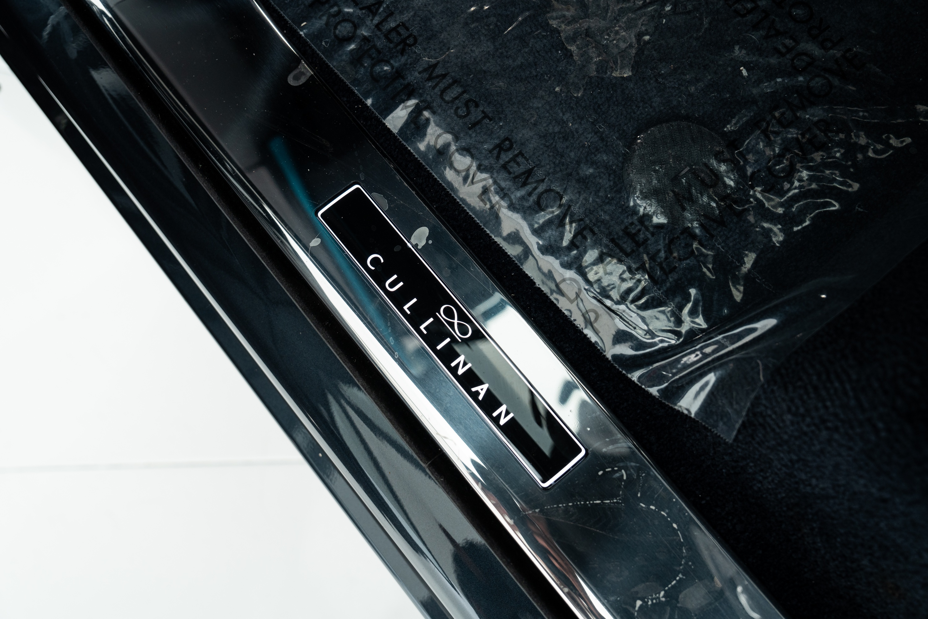 2025 Rolls-Royce Cullinan Blackbadge-14.jpg