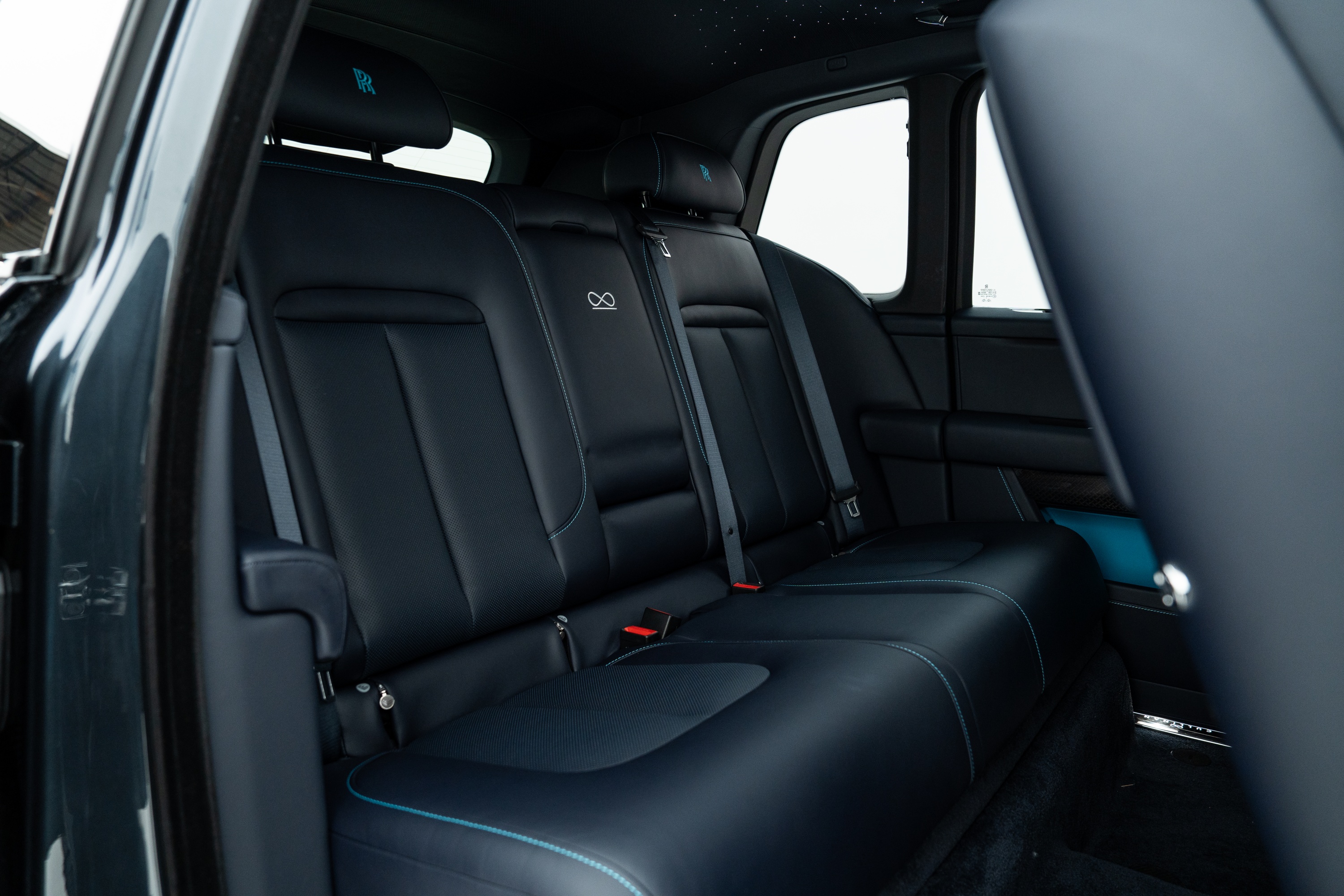 2025 Rolls-Royce Cullinan Blackbadge-47.jpg