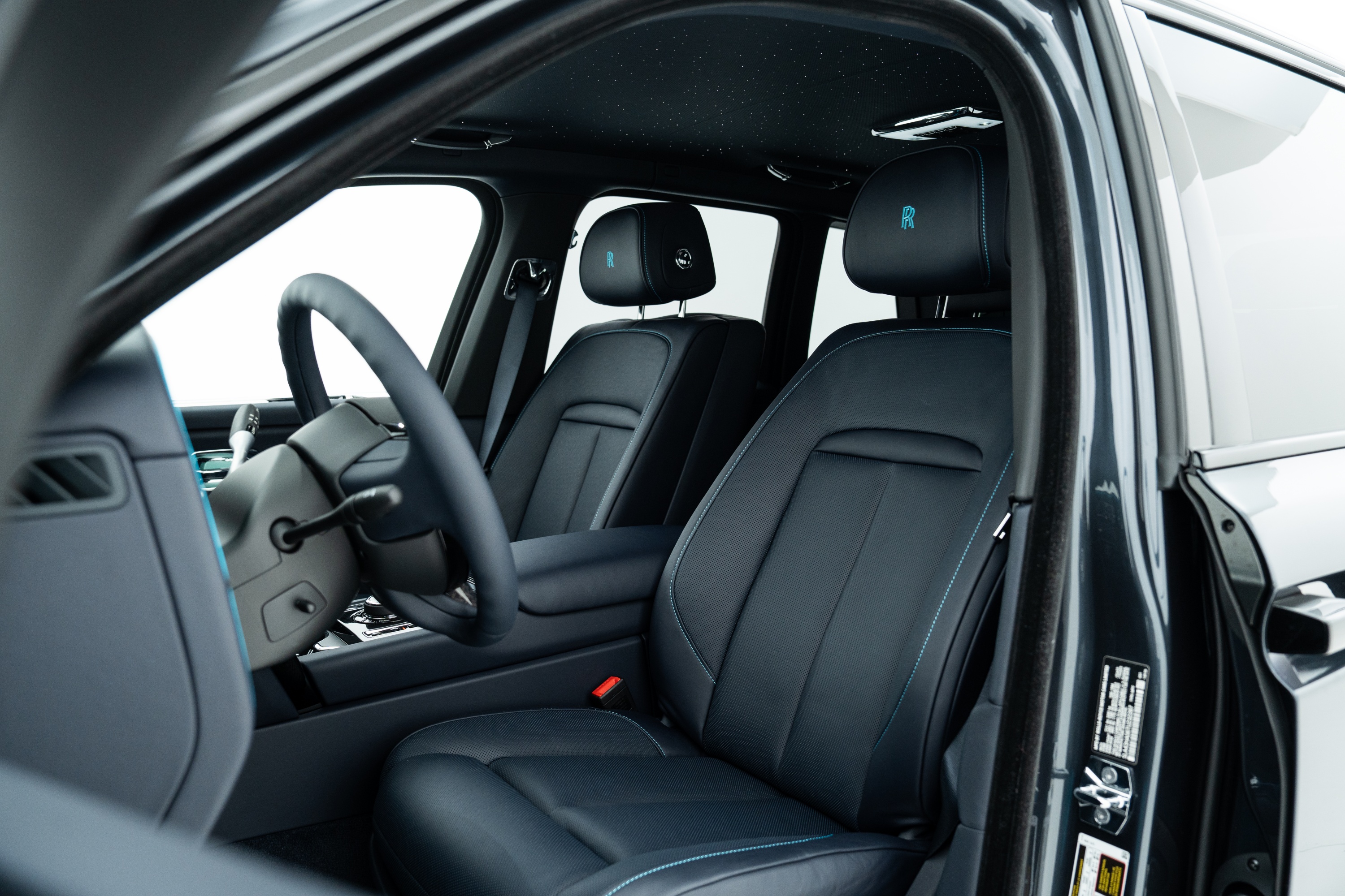 2025 Rolls-Royce Cullinan Blackbadge-17.jpg