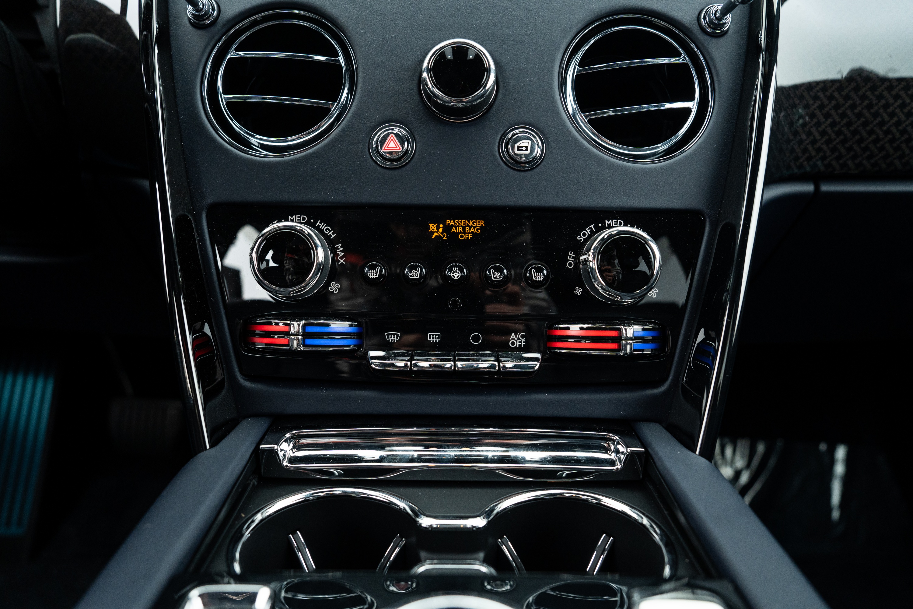 2025 Rolls-Royce Cullinan Blackbadge-41.jpg