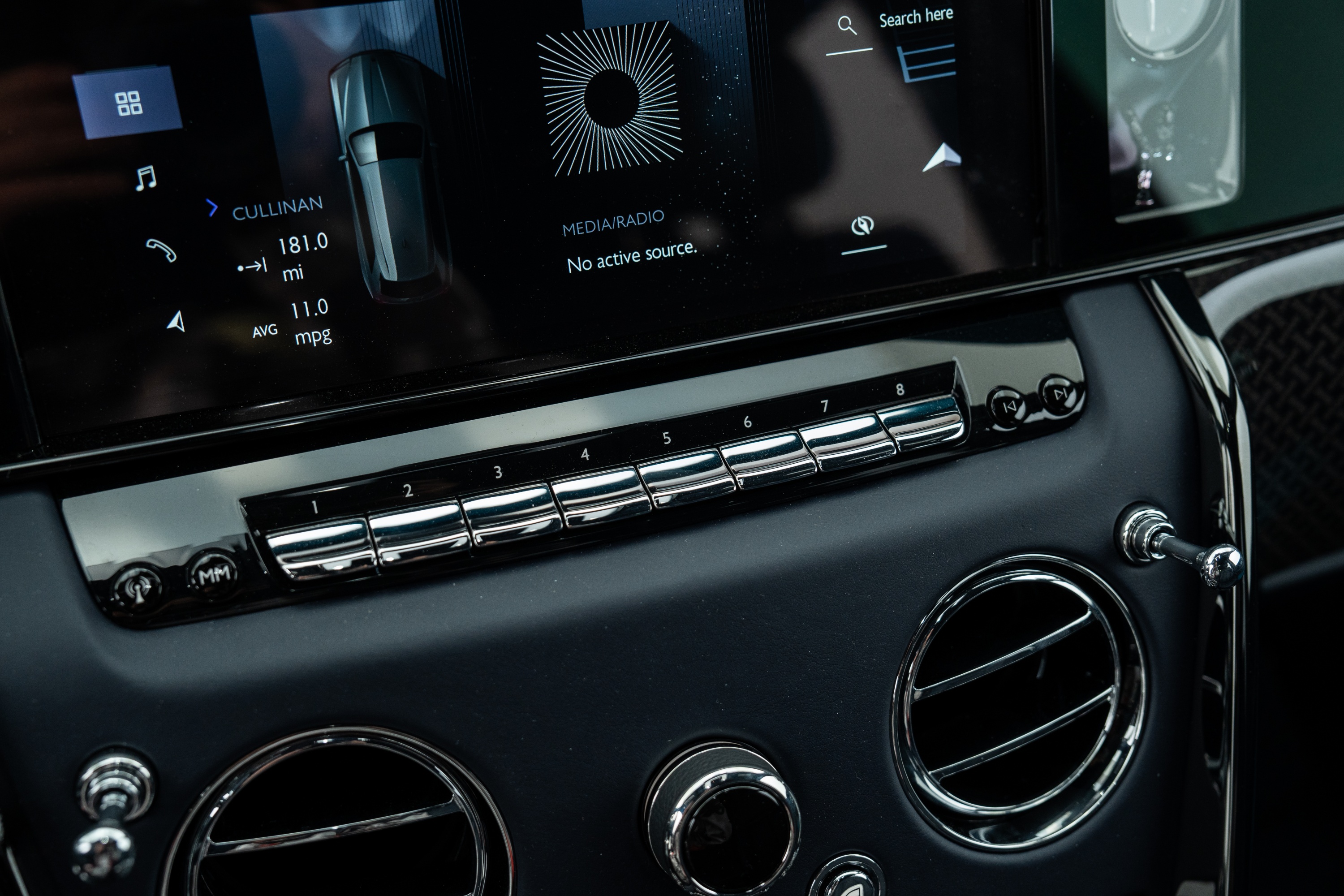 2025 Rolls-Royce Cullinan Blackbadge-24.jpg