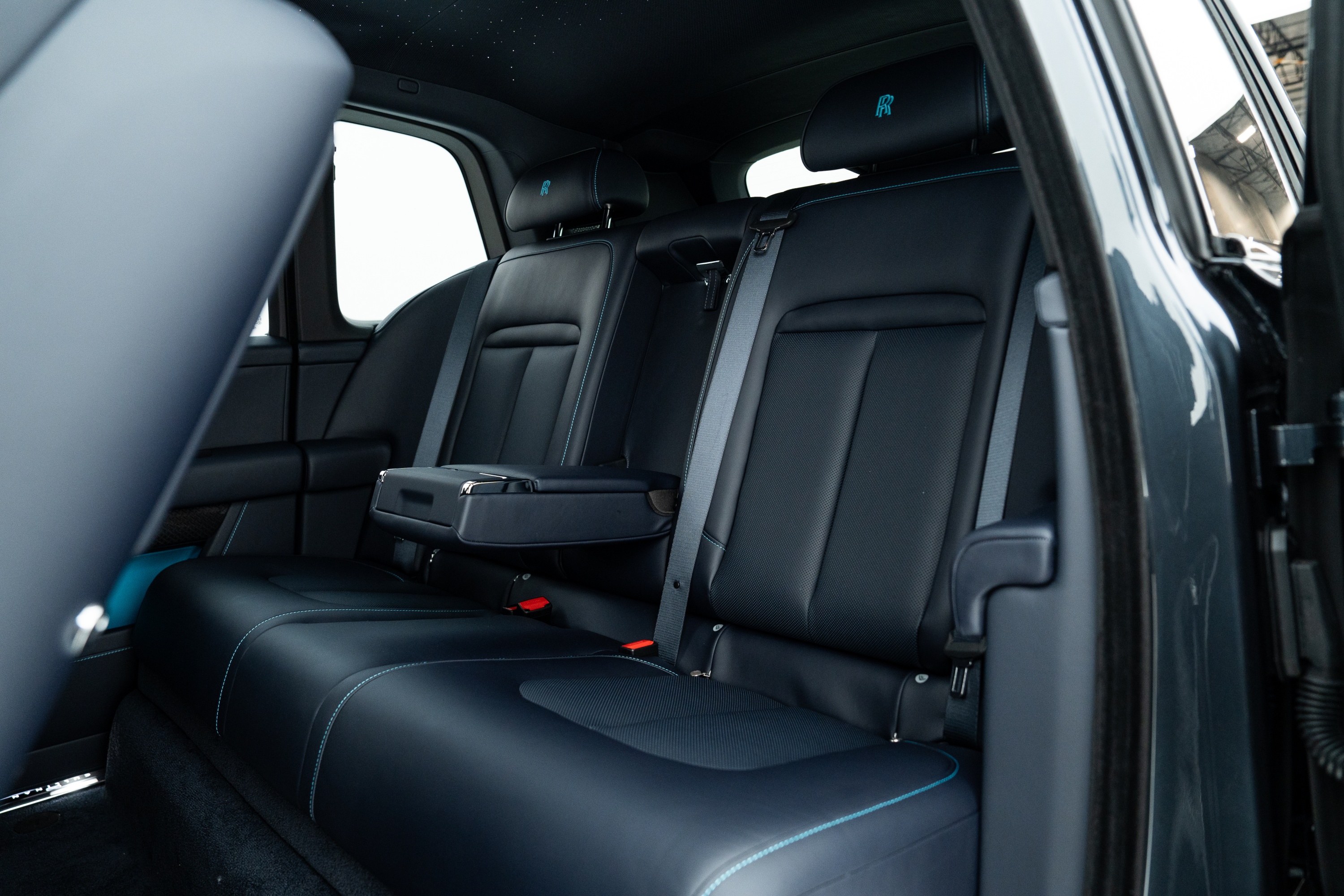 2025 Rolls-Royce Cullinan Blackbadge-35.jpg