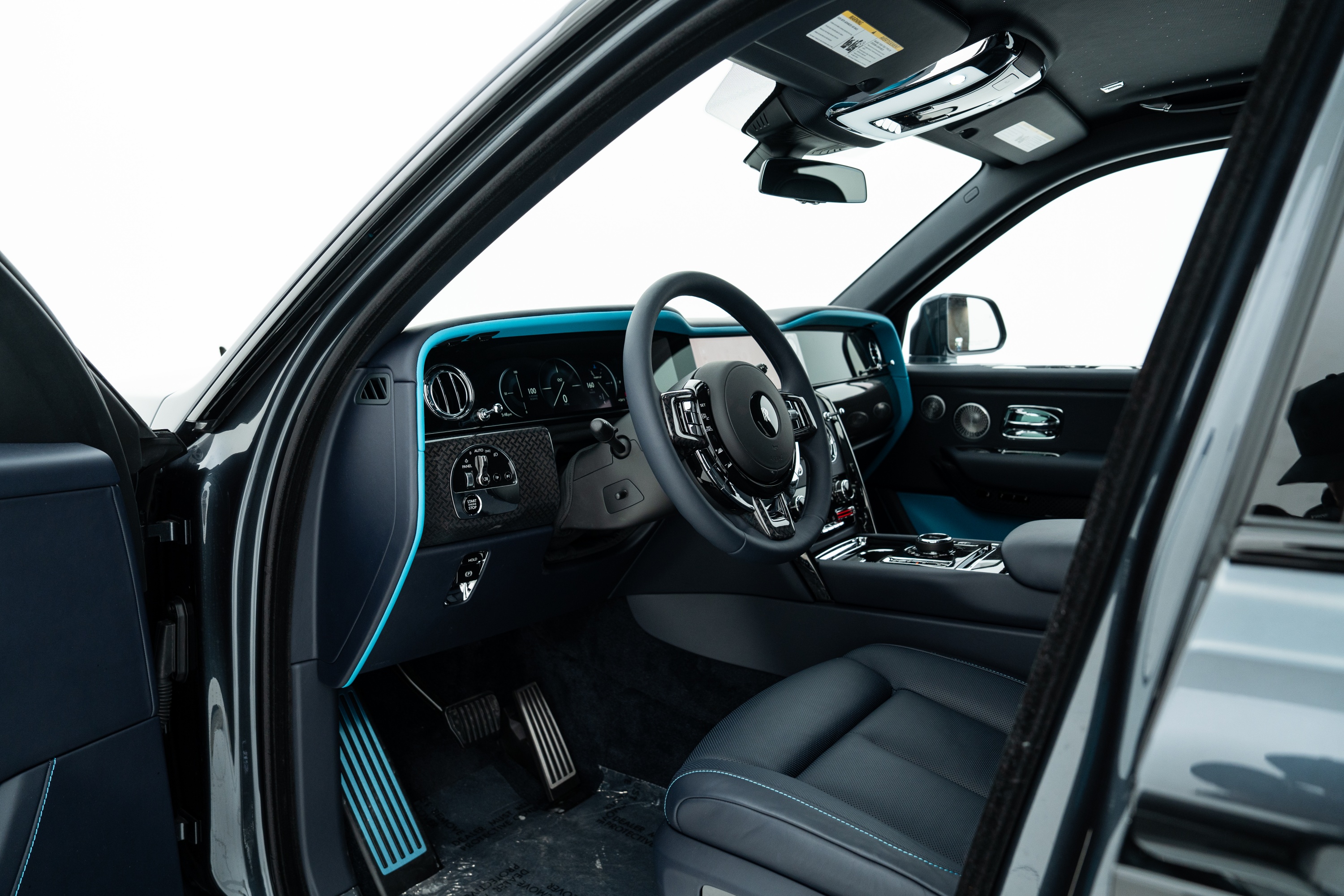 2025 Rolls-Royce Cullinan Blackbadge-9.jpg