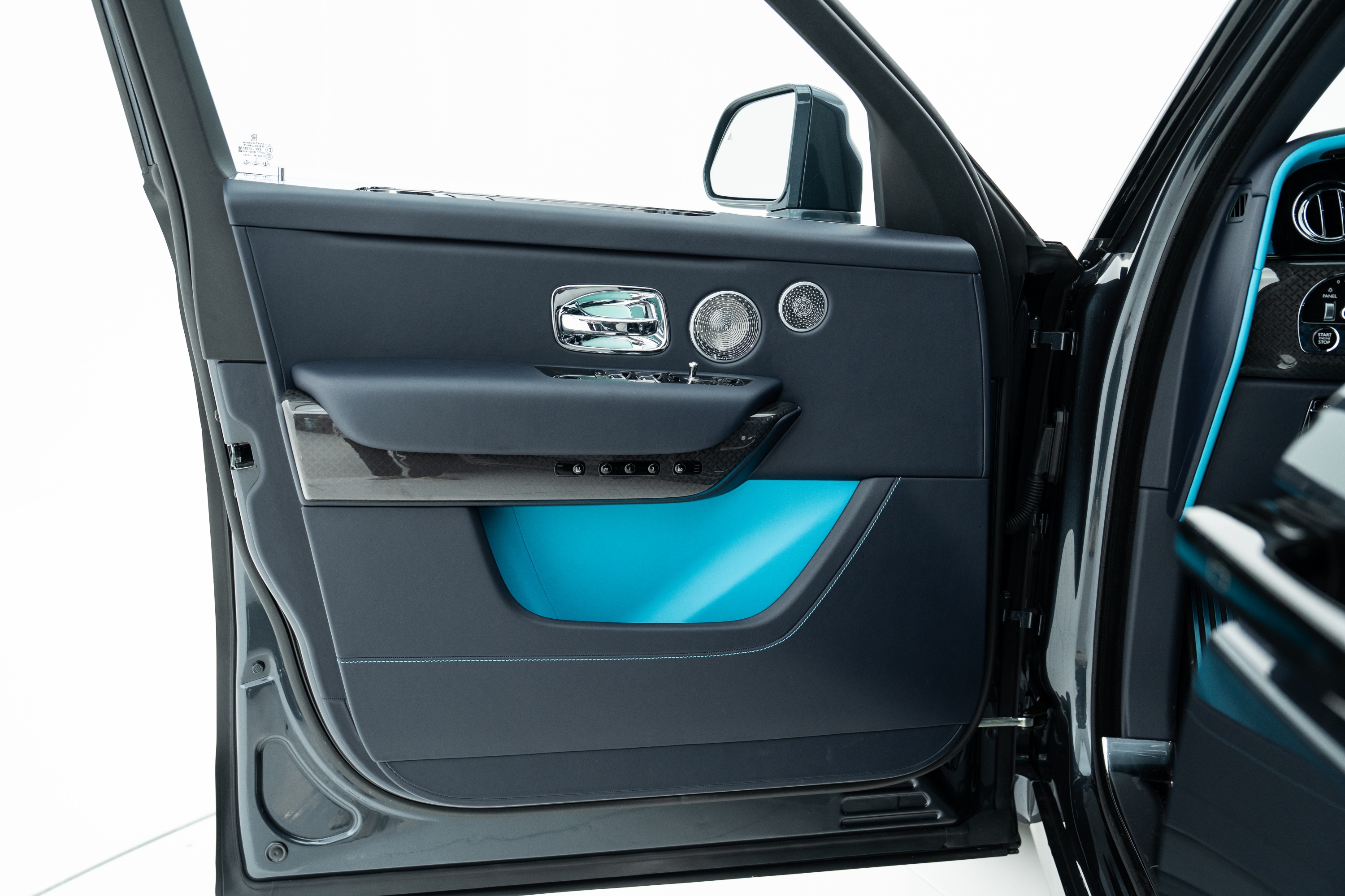 2025 Rolls-Royce Cullinan Blackbadge-10.jpg