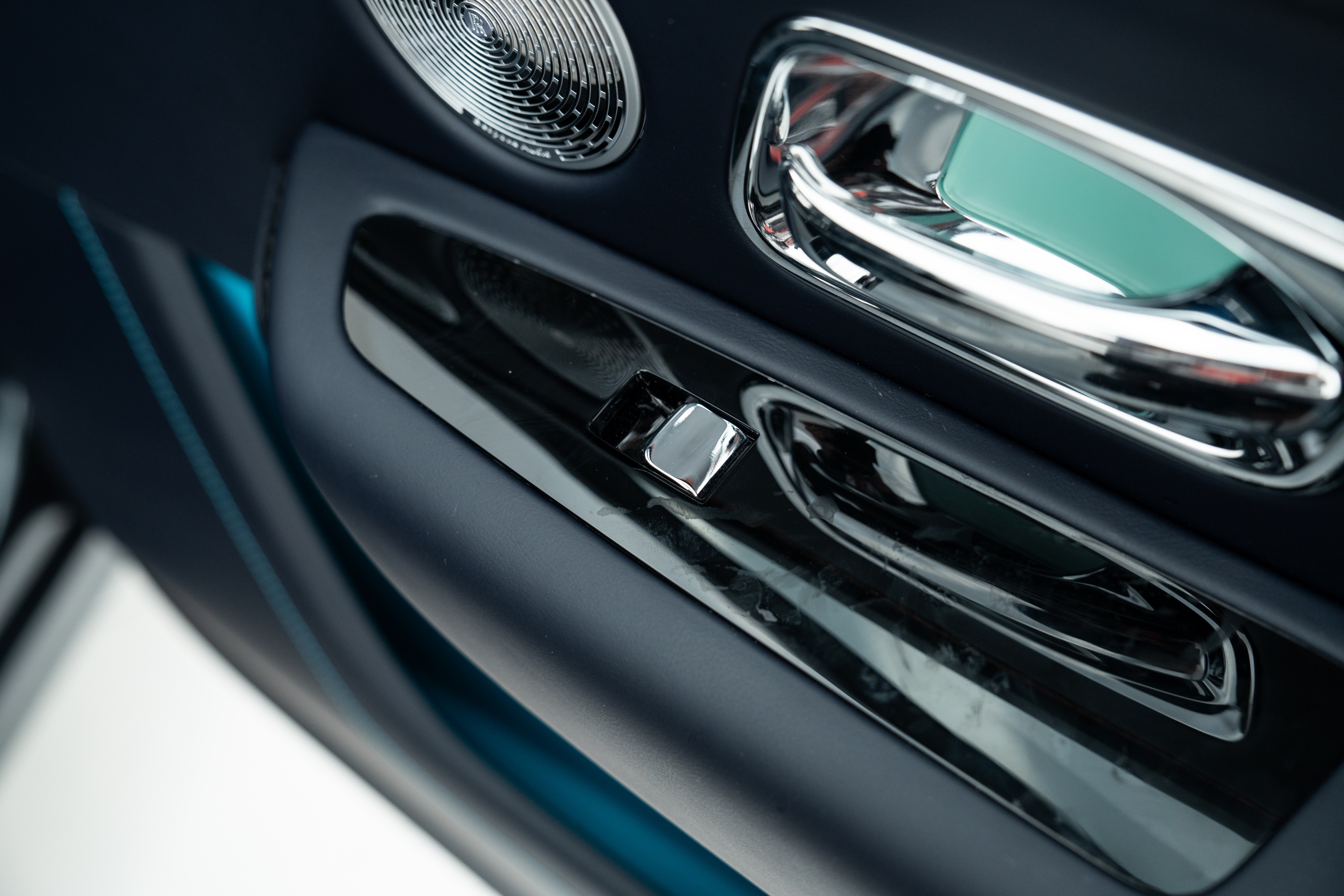 2025 Rolls-Royce Cullinan Blackbadge-53.jpg