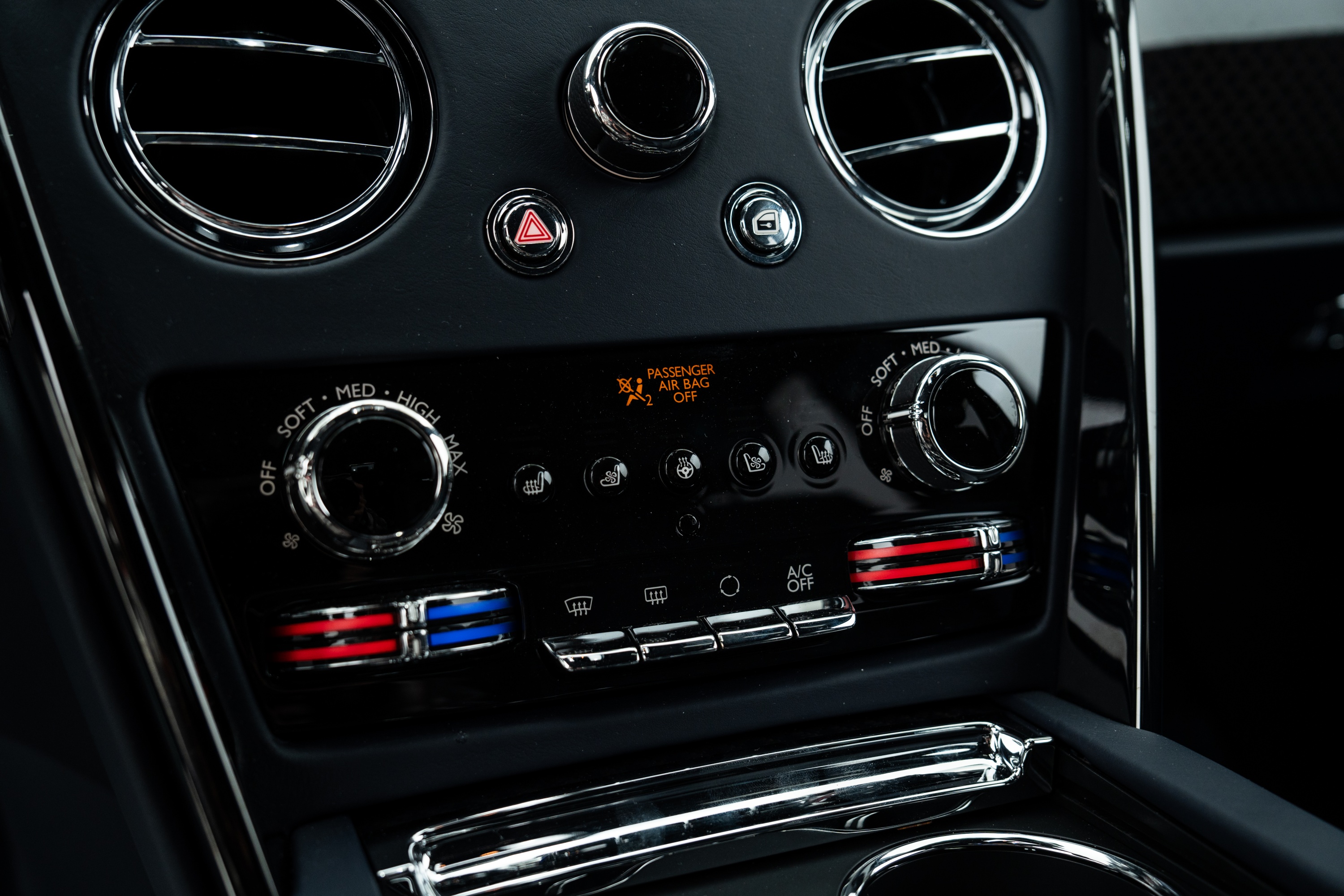 2025 Rolls-Royce Cullinan Blackbadge-25.jpg