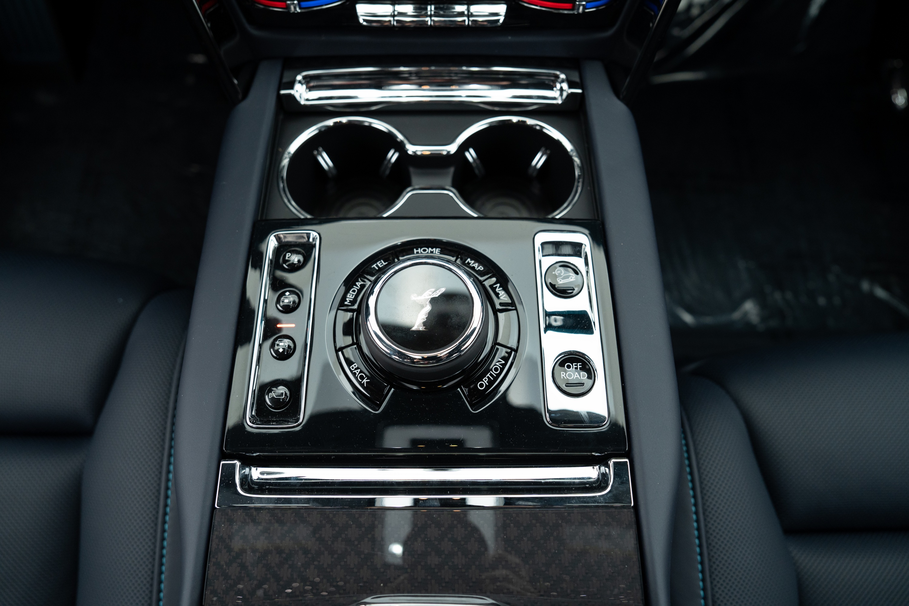 2025 Rolls-Royce Cullinan Blackbadge-40.jpg