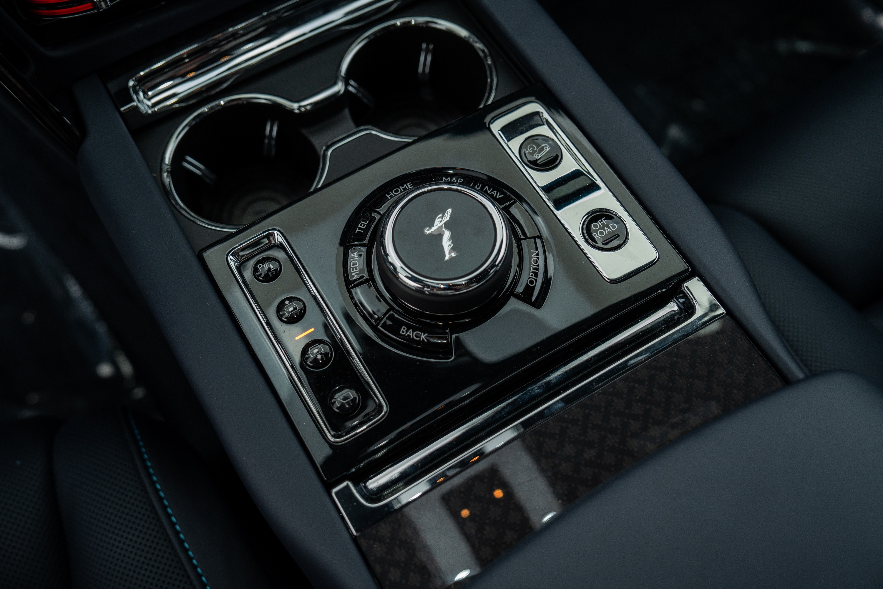 2025 Rolls-Royce Cullinan Blackbadge-26.jpg
