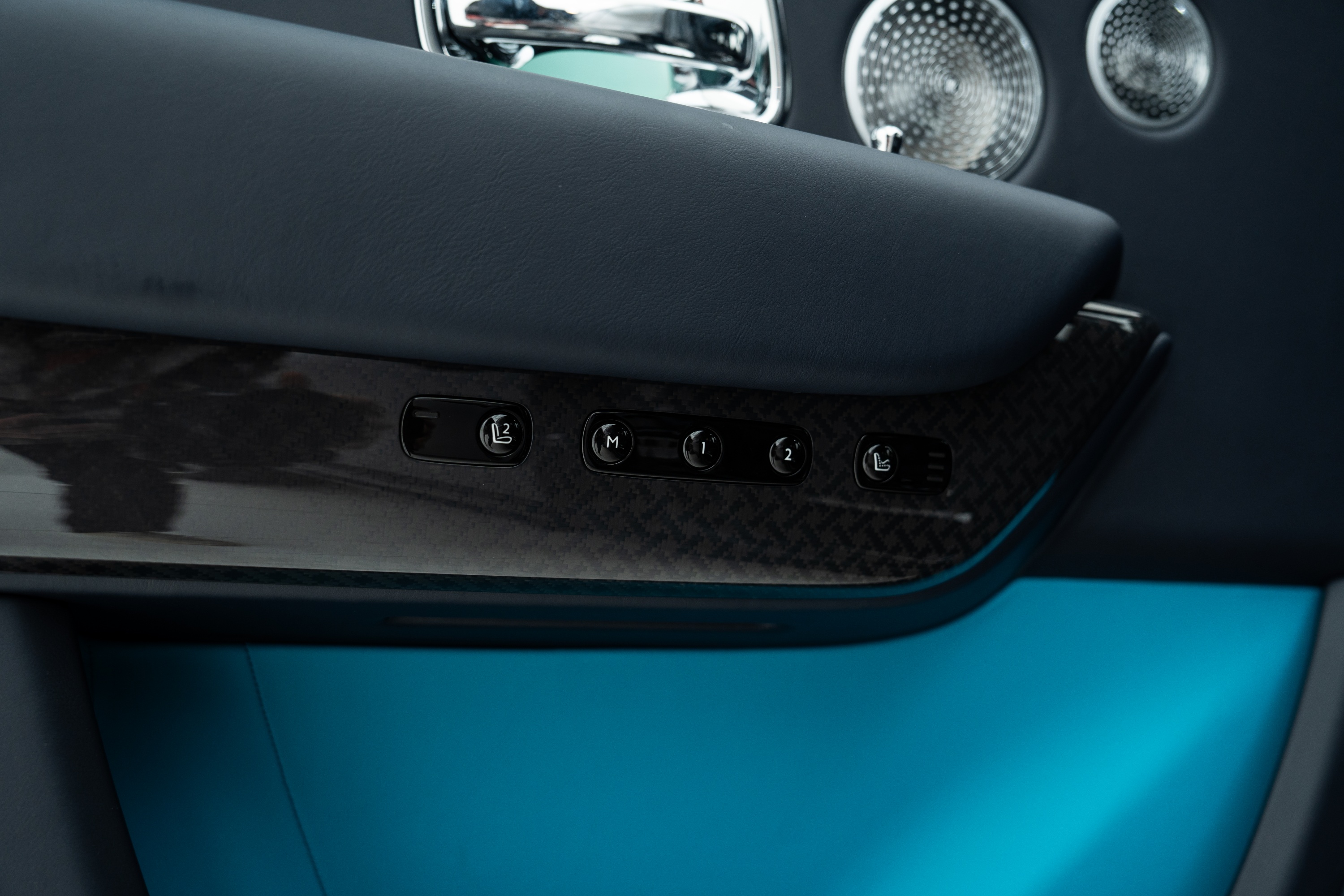 2025 Rolls-Royce Cullinan Blackbadge-11.jpg