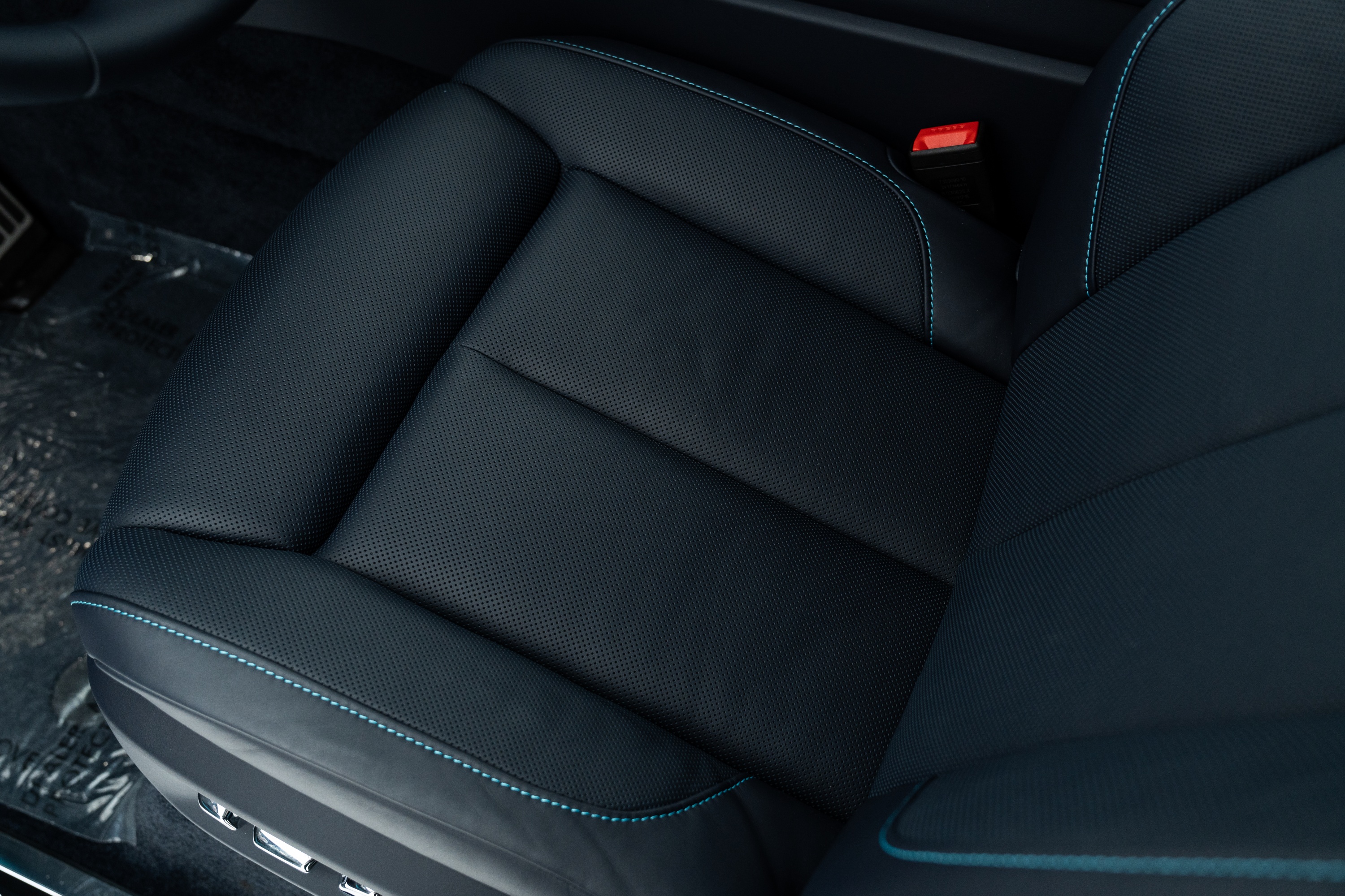 2025 Rolls-Royce Cullinan Blackbadge-30.jpg