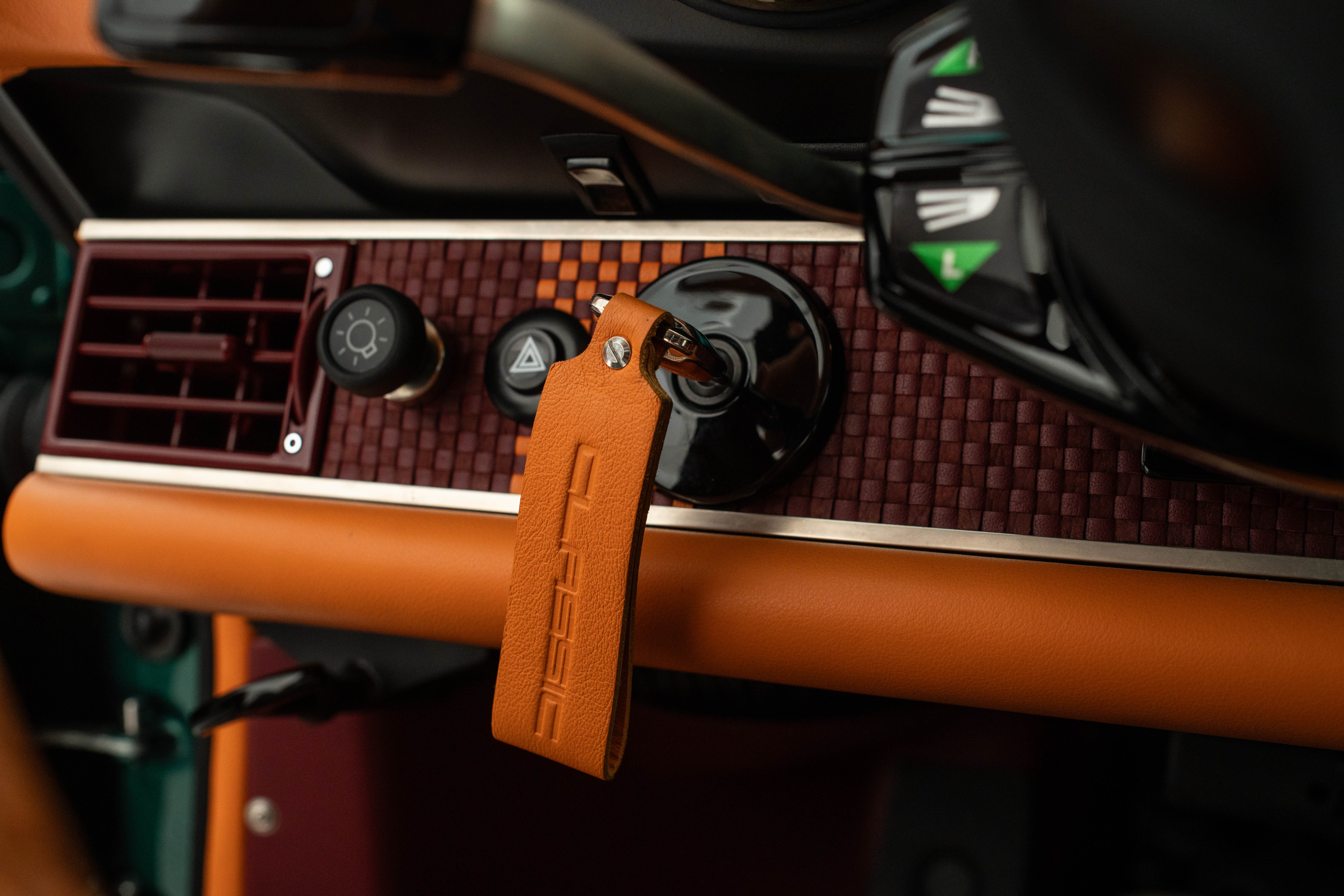 1992 Porsche 911 Tagra by Singer-21.jpg
