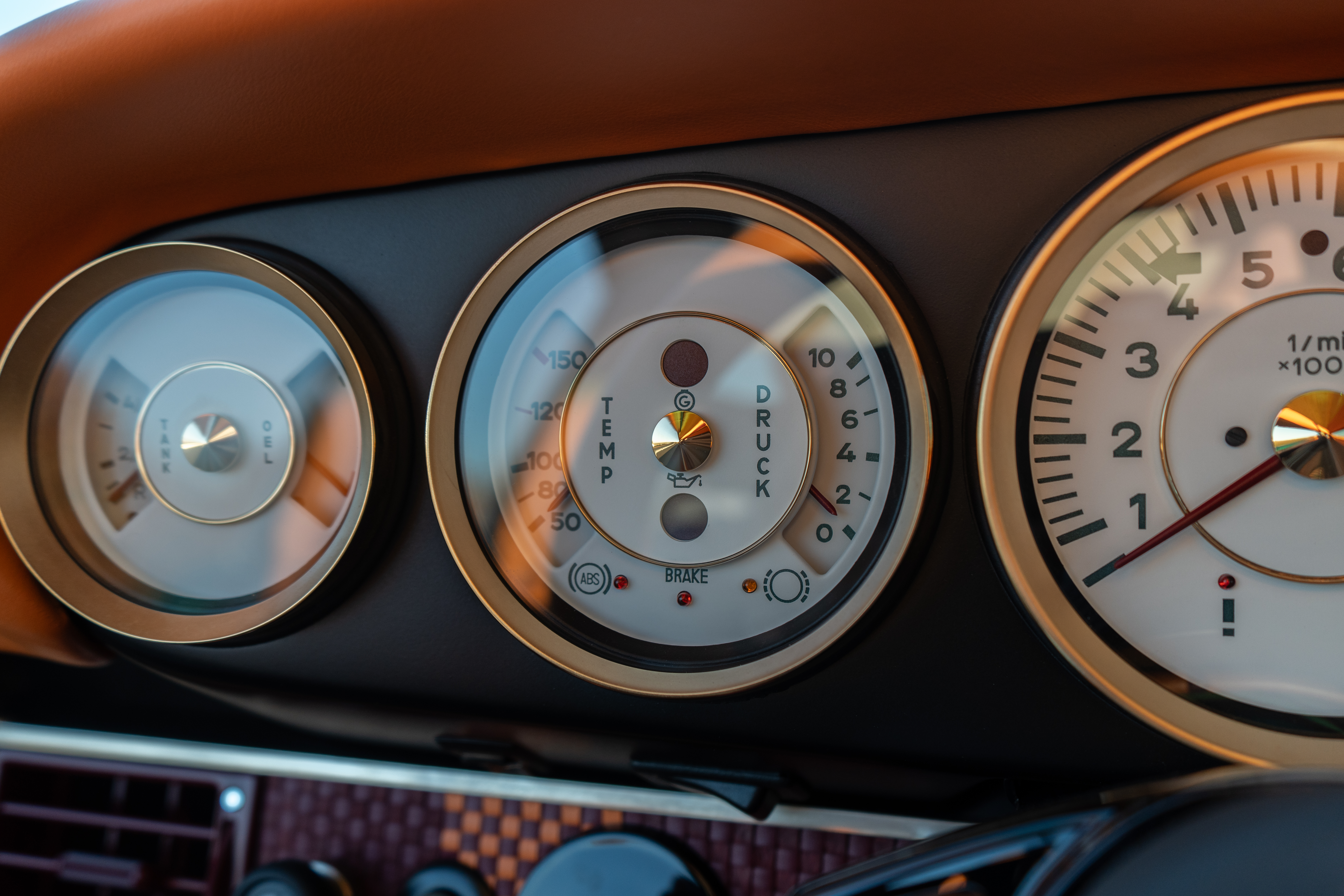 1992 Porsche 911 Tagra by Singer-61.jpg