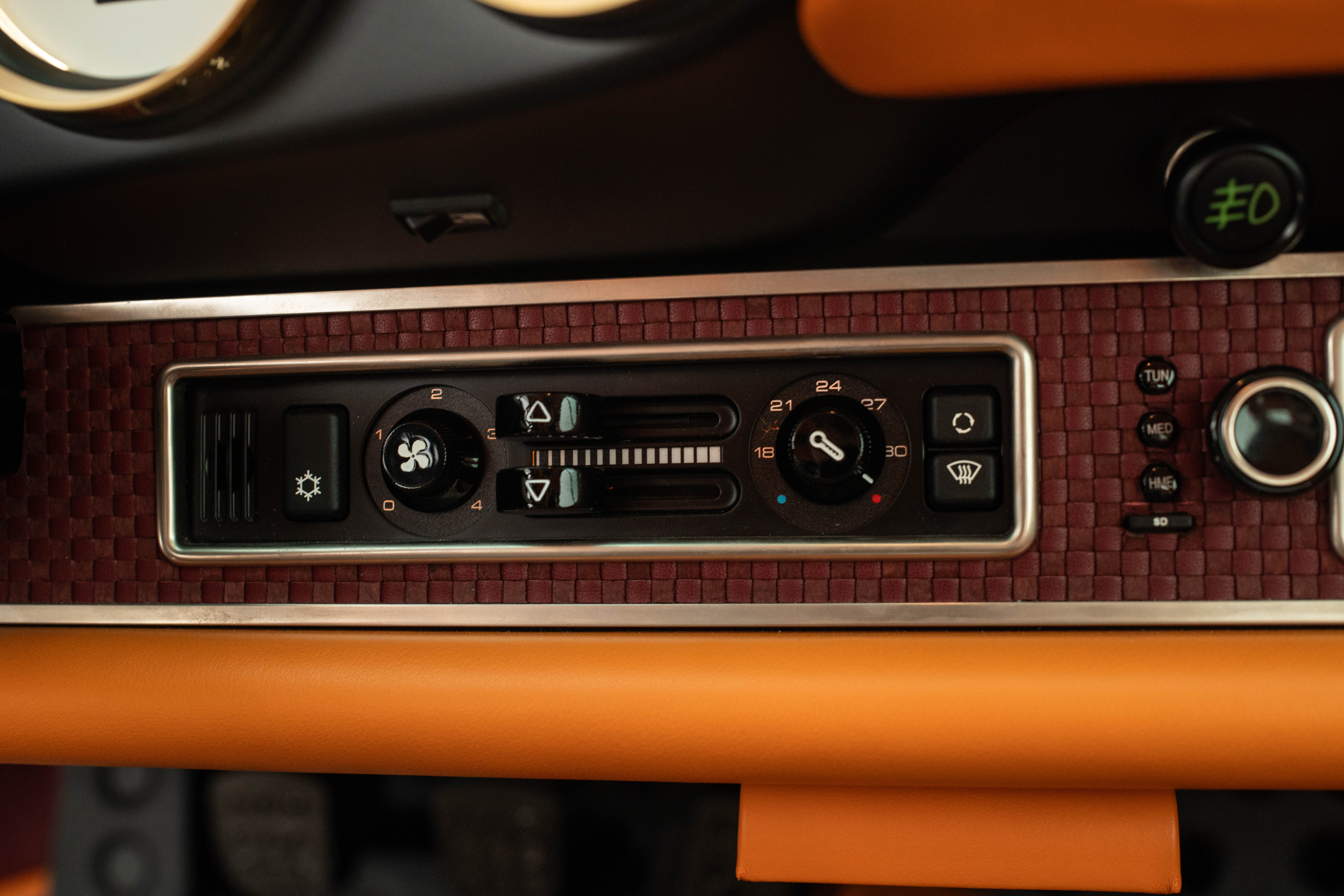 1992 Porsche 911 Tagra by Singer-17.jpg