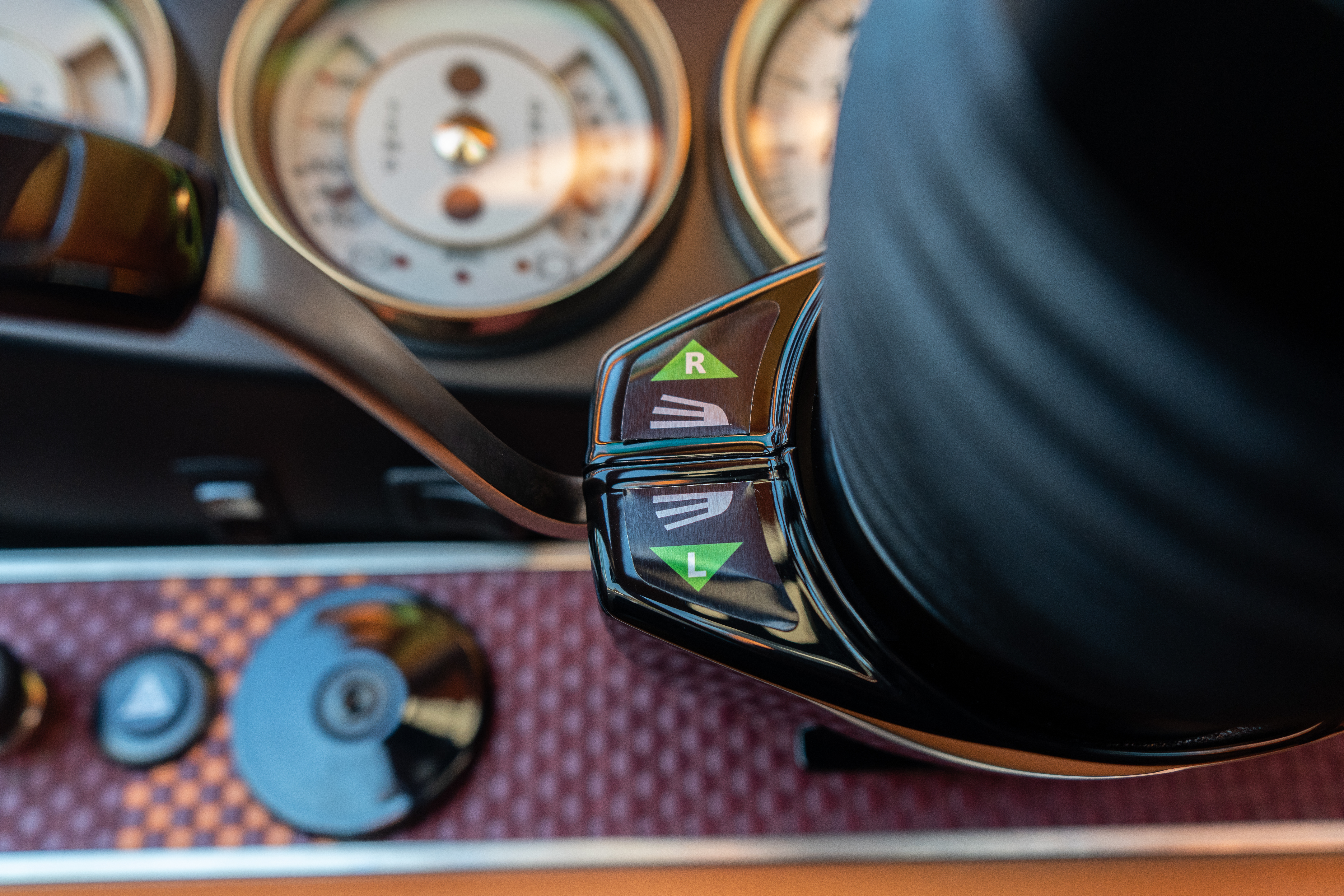 1992 Porsche 911 Tagra by Singer-73.jpg