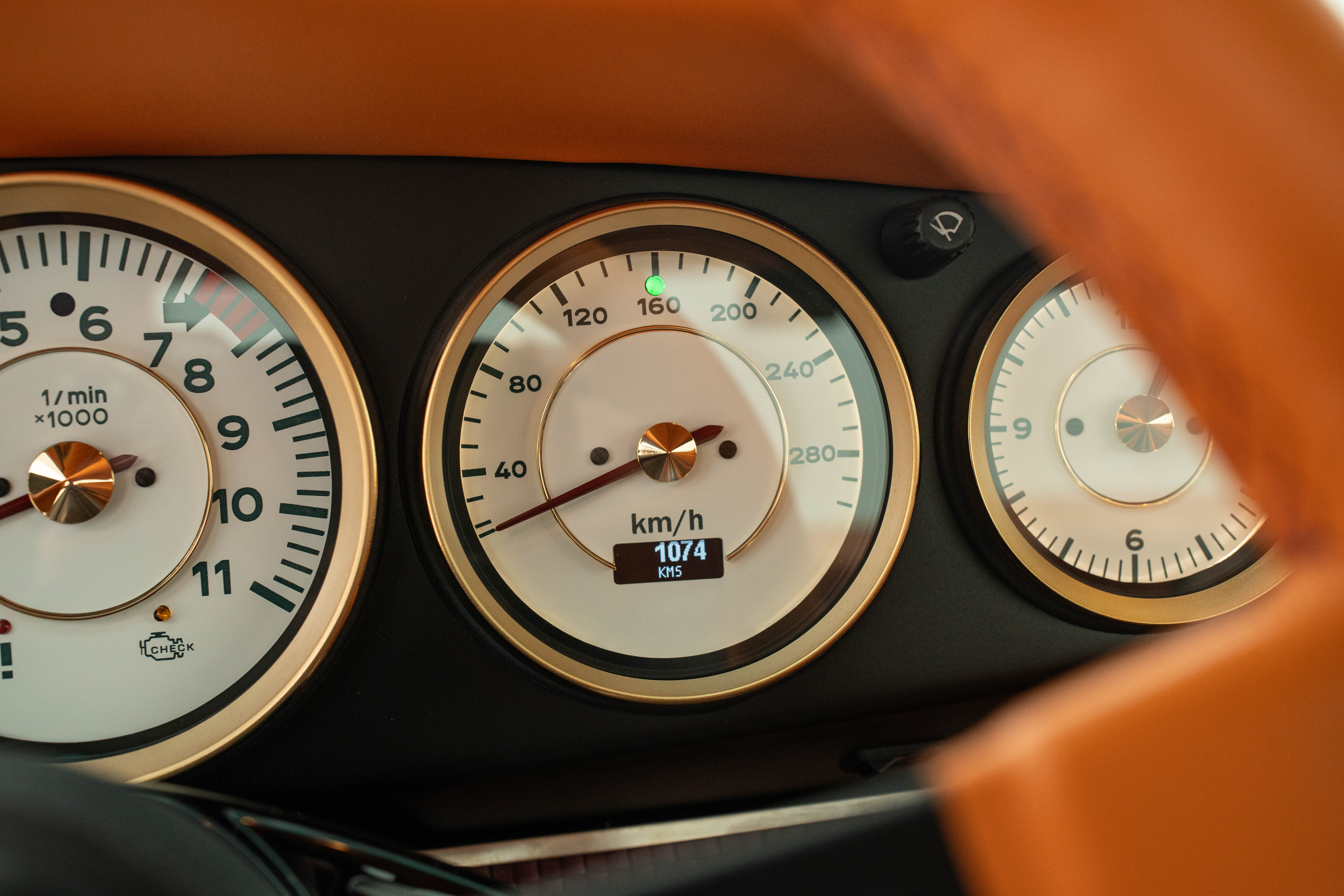 1992 Porsche 911 Tagra by Singer-14.jpg