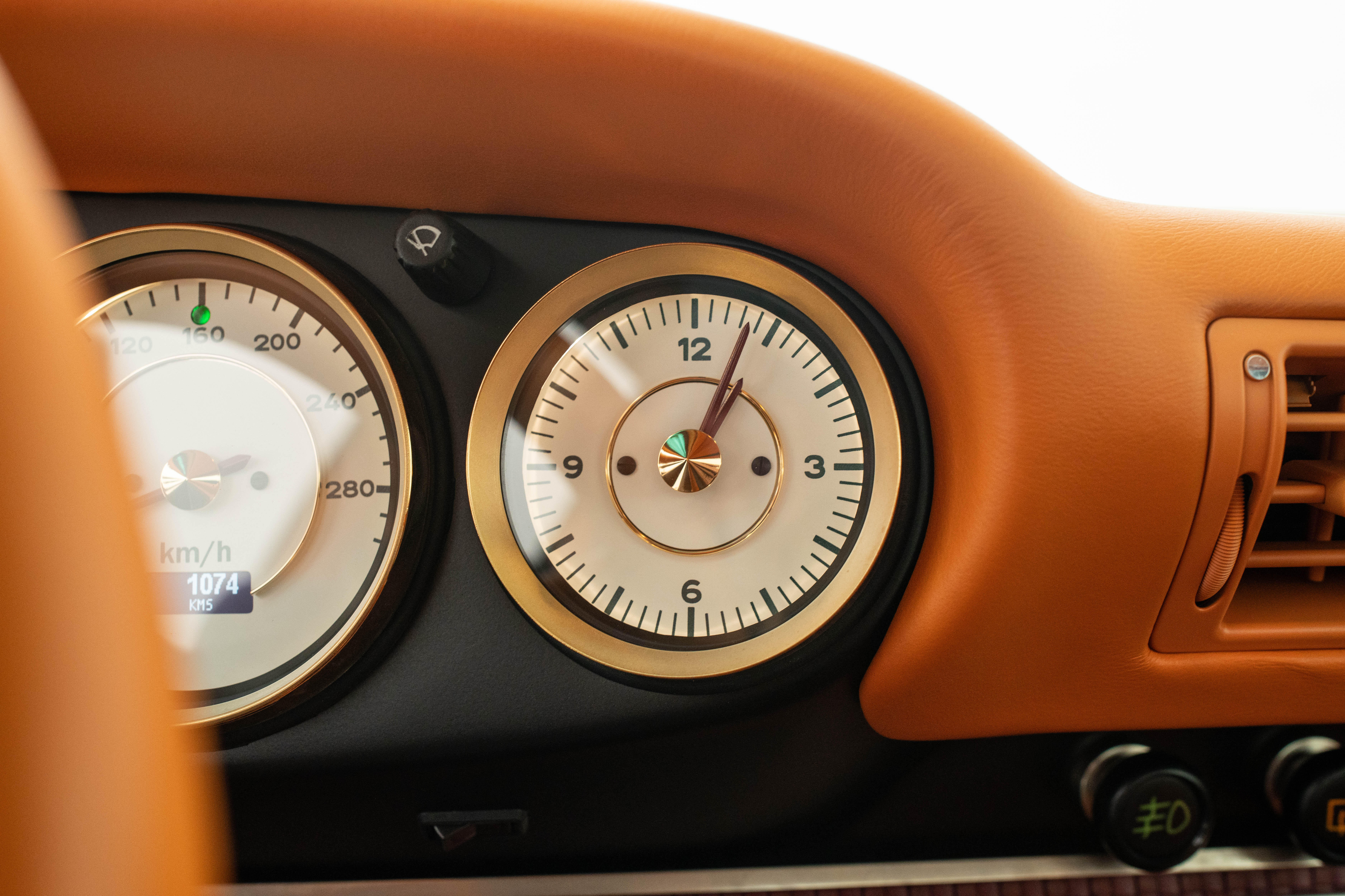 1992 Porsche 911 Tagra by Singer-15.jpg