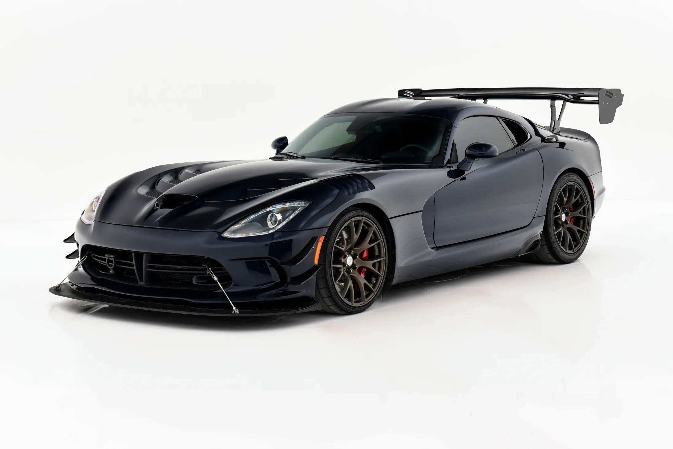 洋楽 Lee Dogg (Viper) Lee Iacocca's very first Dodge Viper sold