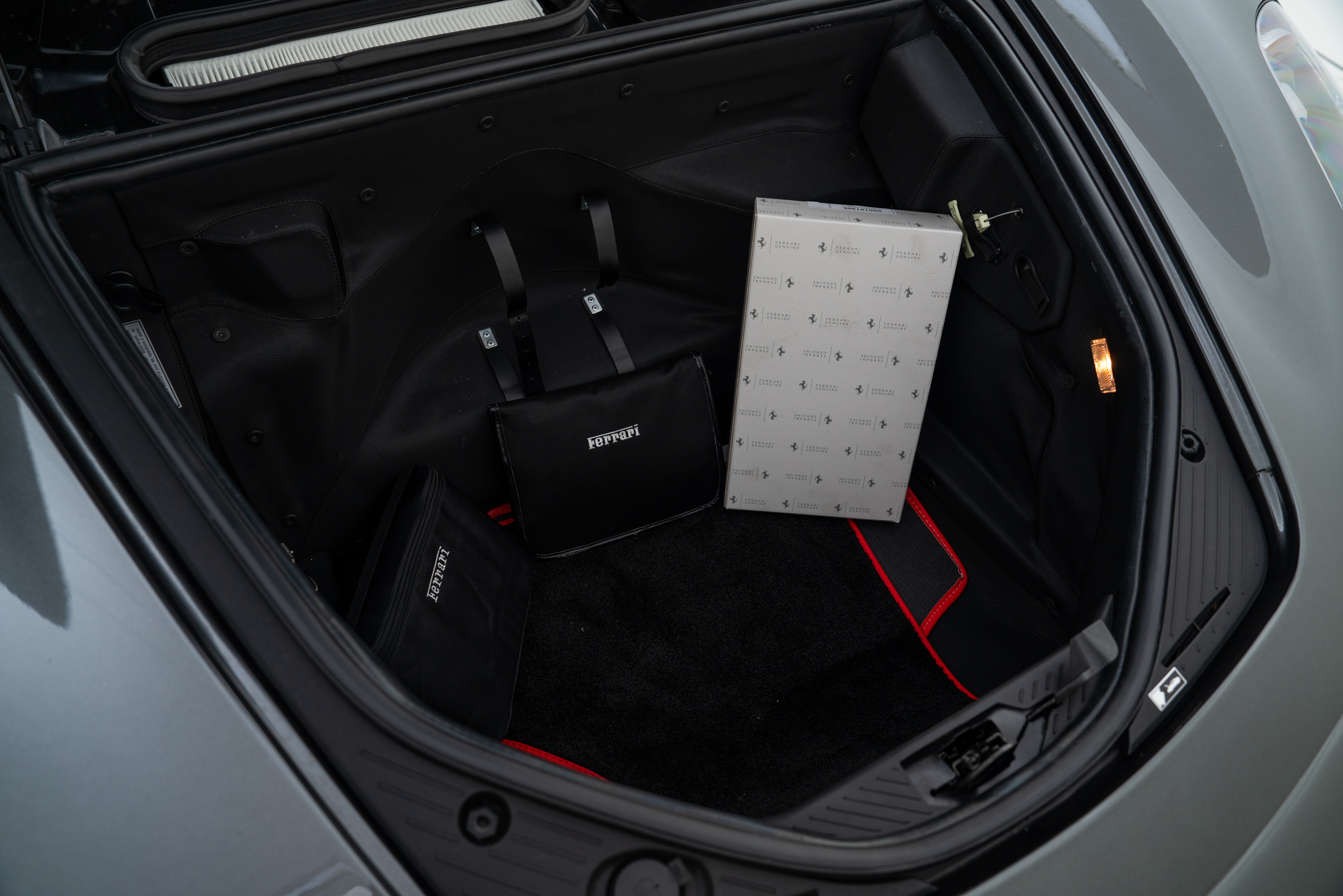 2009 Ferrari 430 Scuderia — Extras