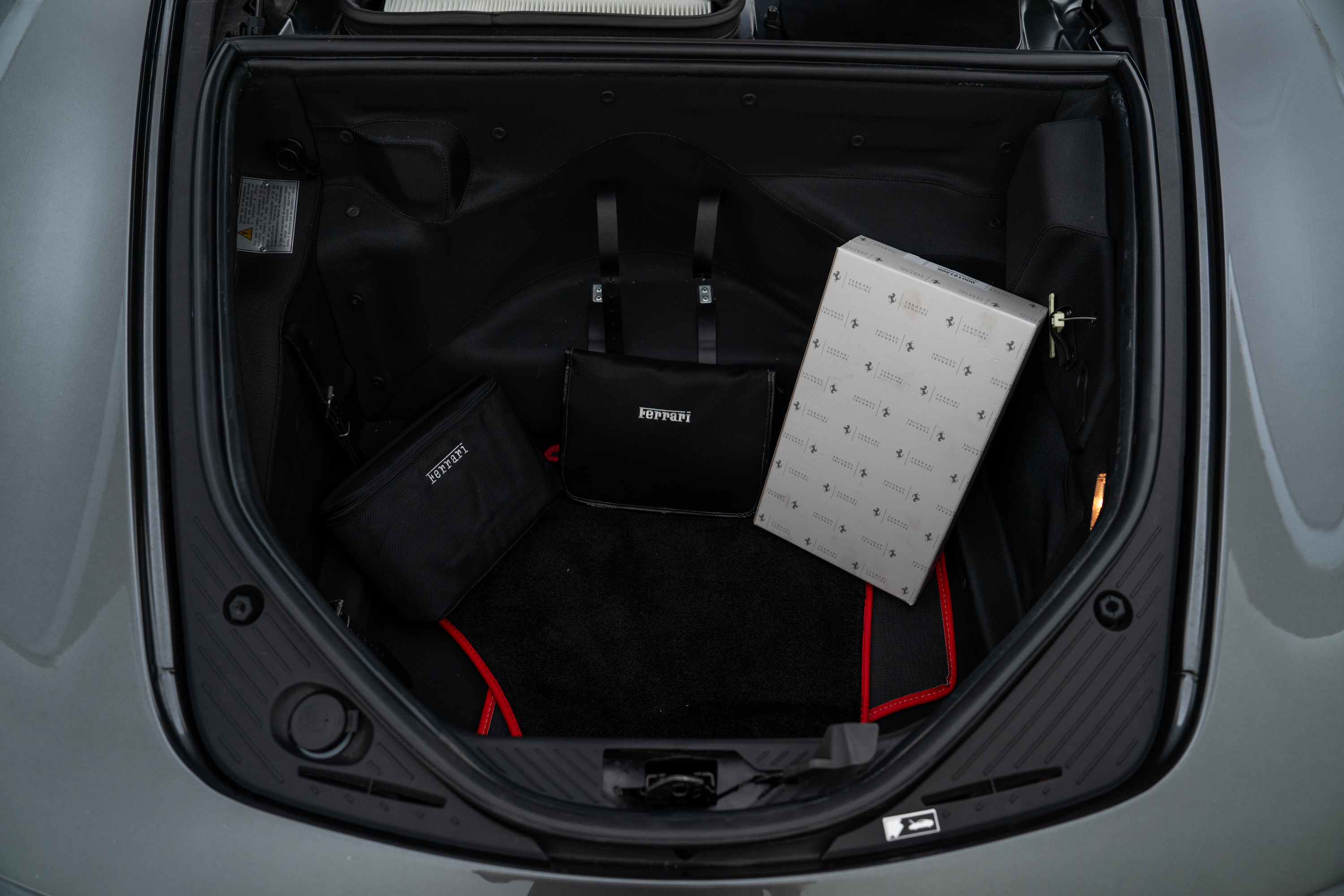 2009 Ferrari 430 Scuderia — Extras