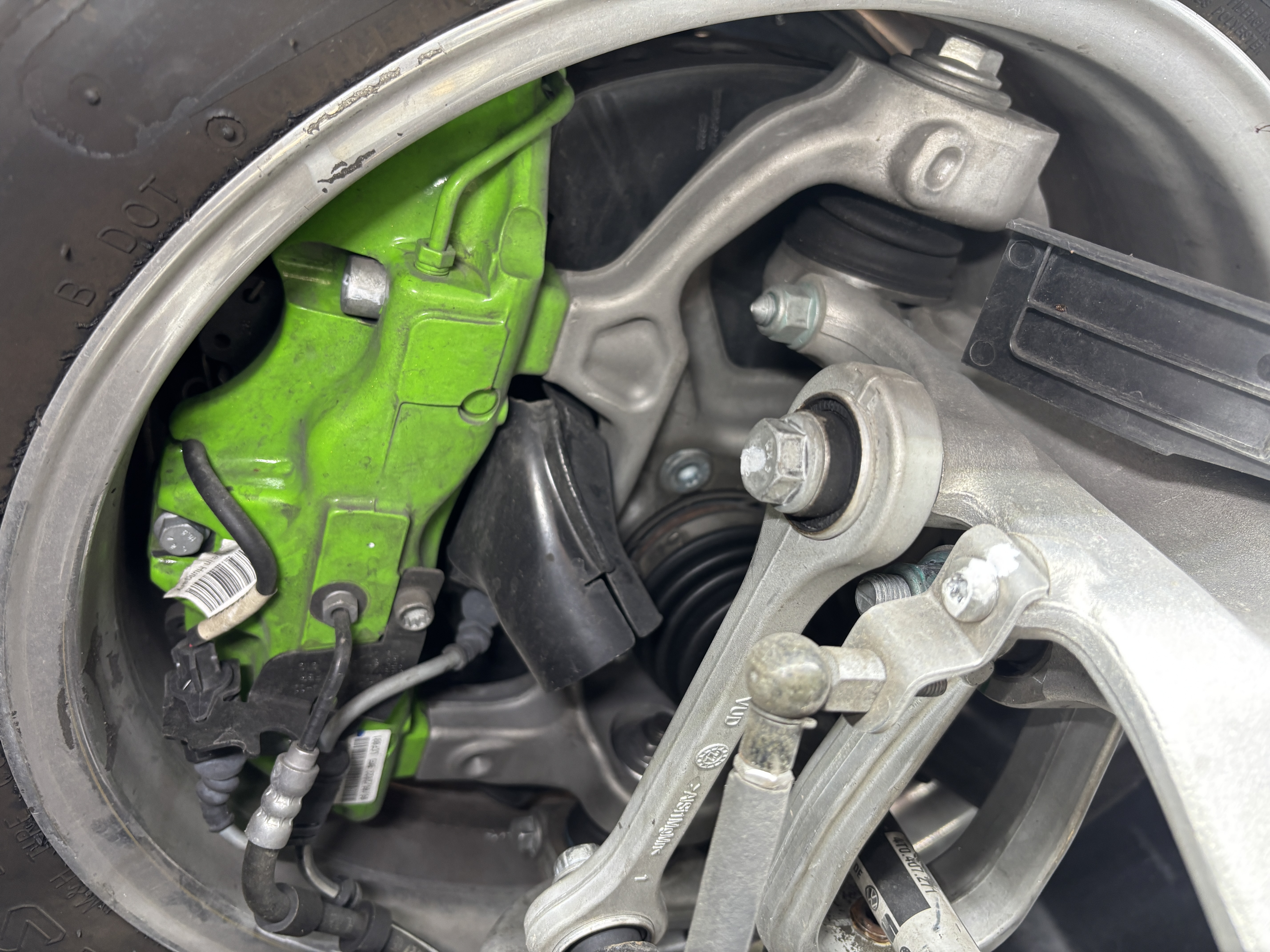 2022 Lamborghini Huracan STO — Undercarriage