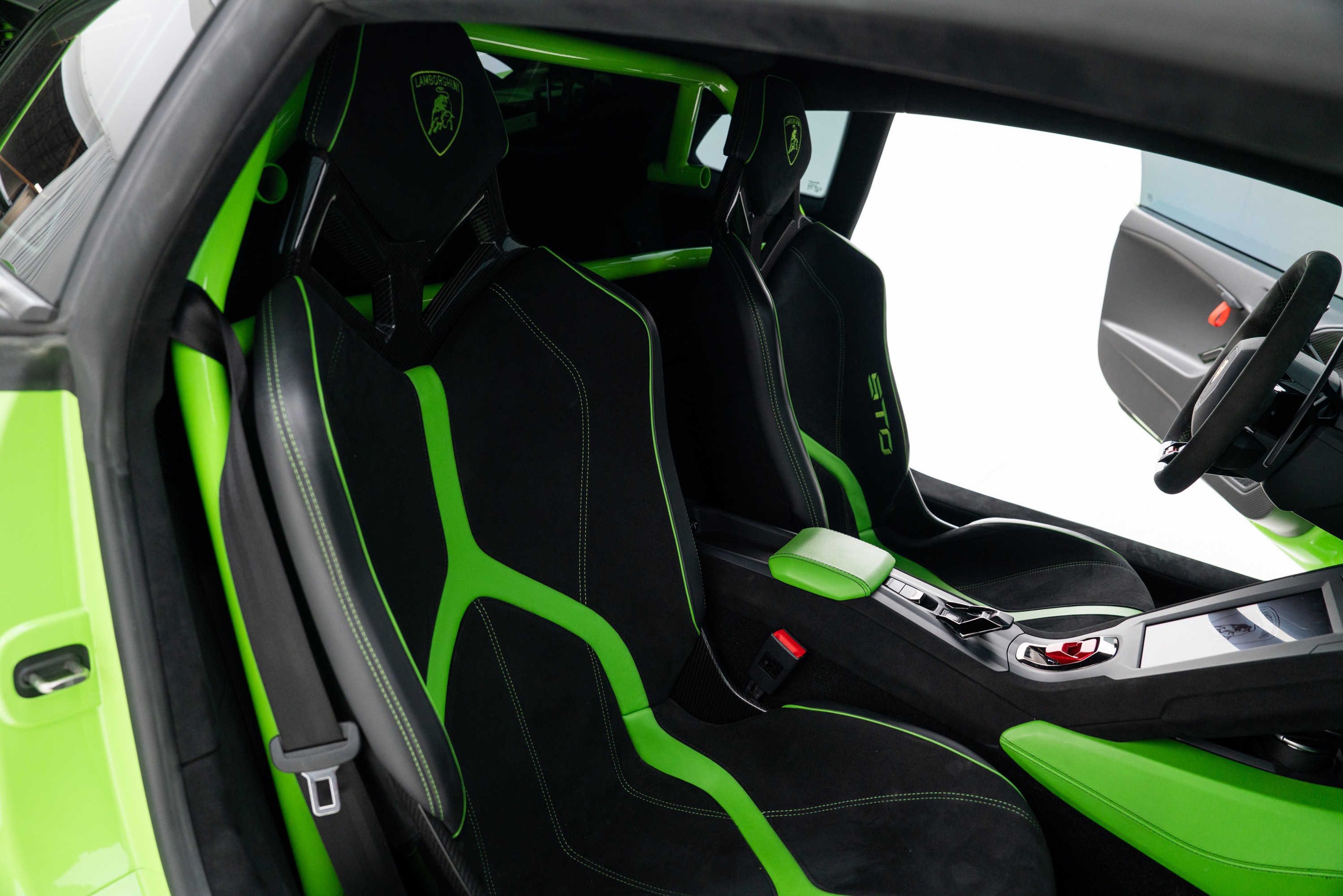 2022 Lamborghini Huracan STO — Interior