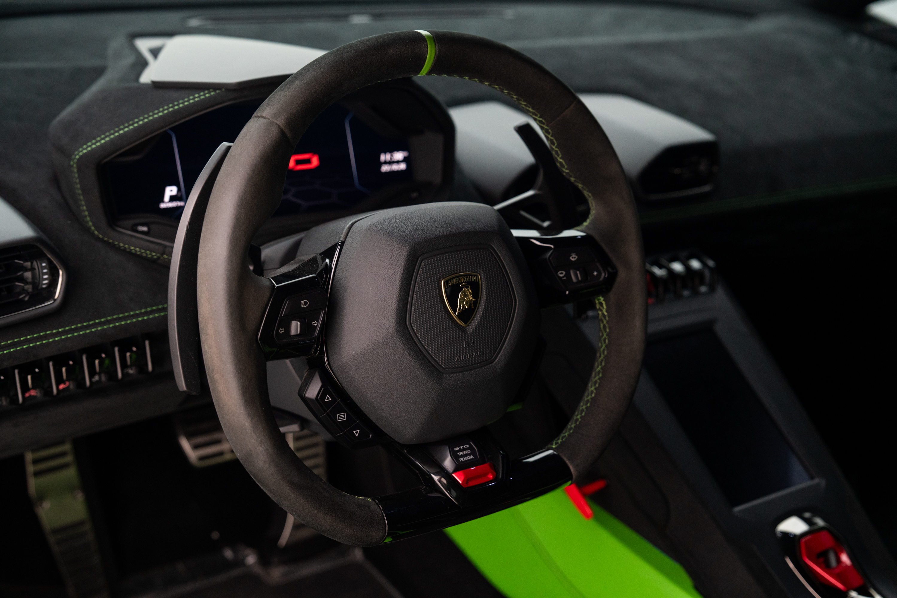 2022 Lamborghini Huracan STO — Interior