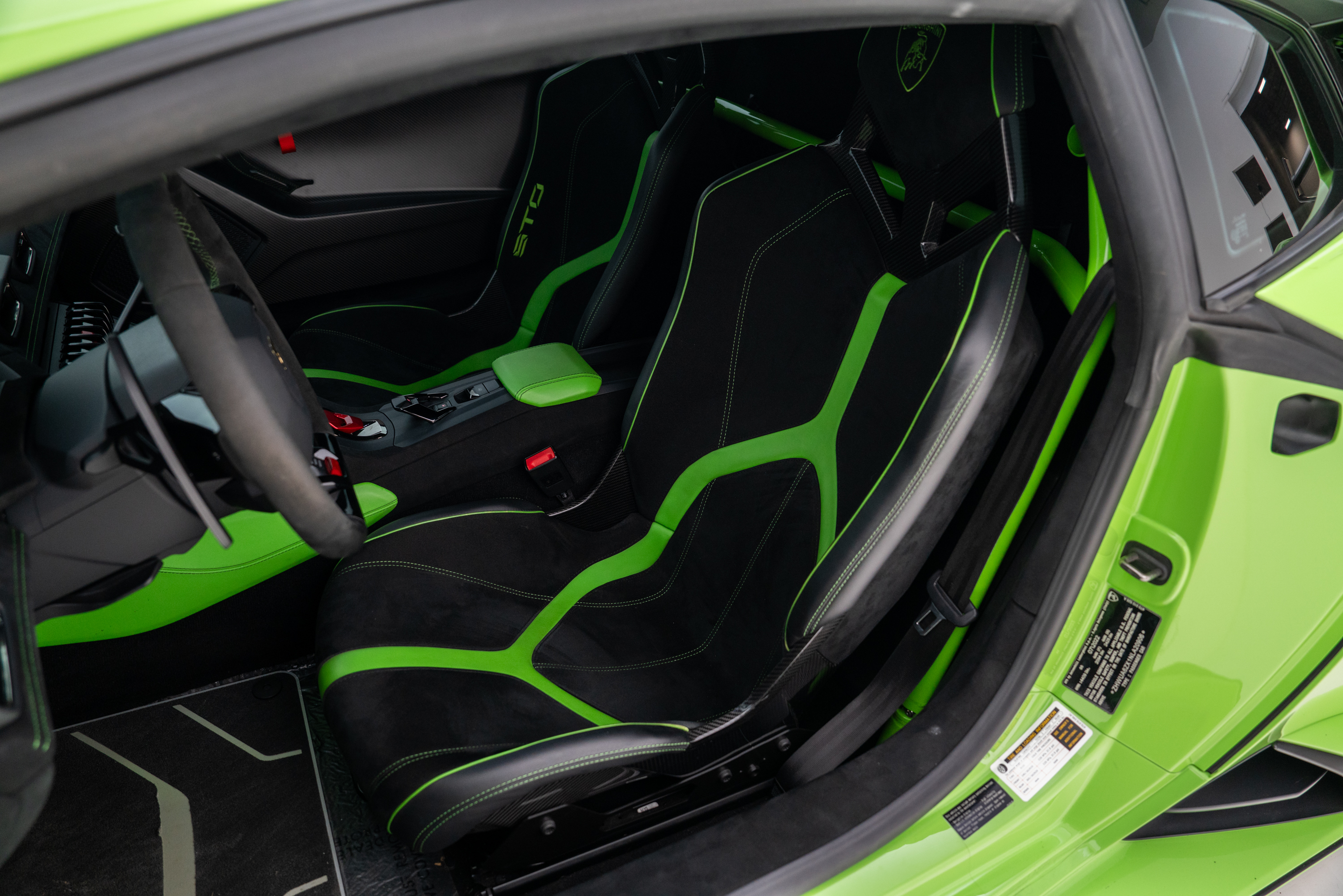 2022 Lamborghini Huracan STO — Interior