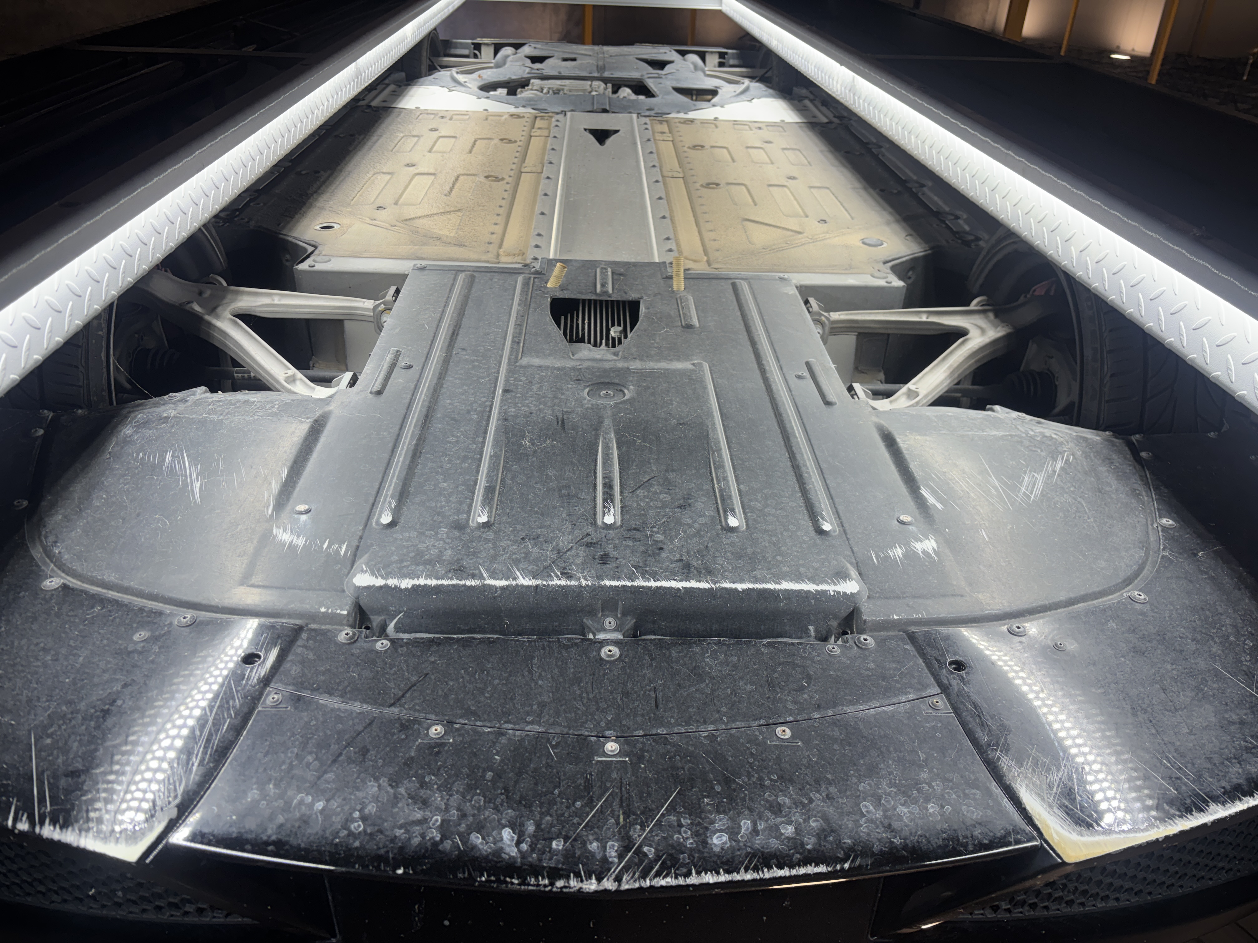 2013 Lamborghini Gallardo LP 560-4 — Undercarriage