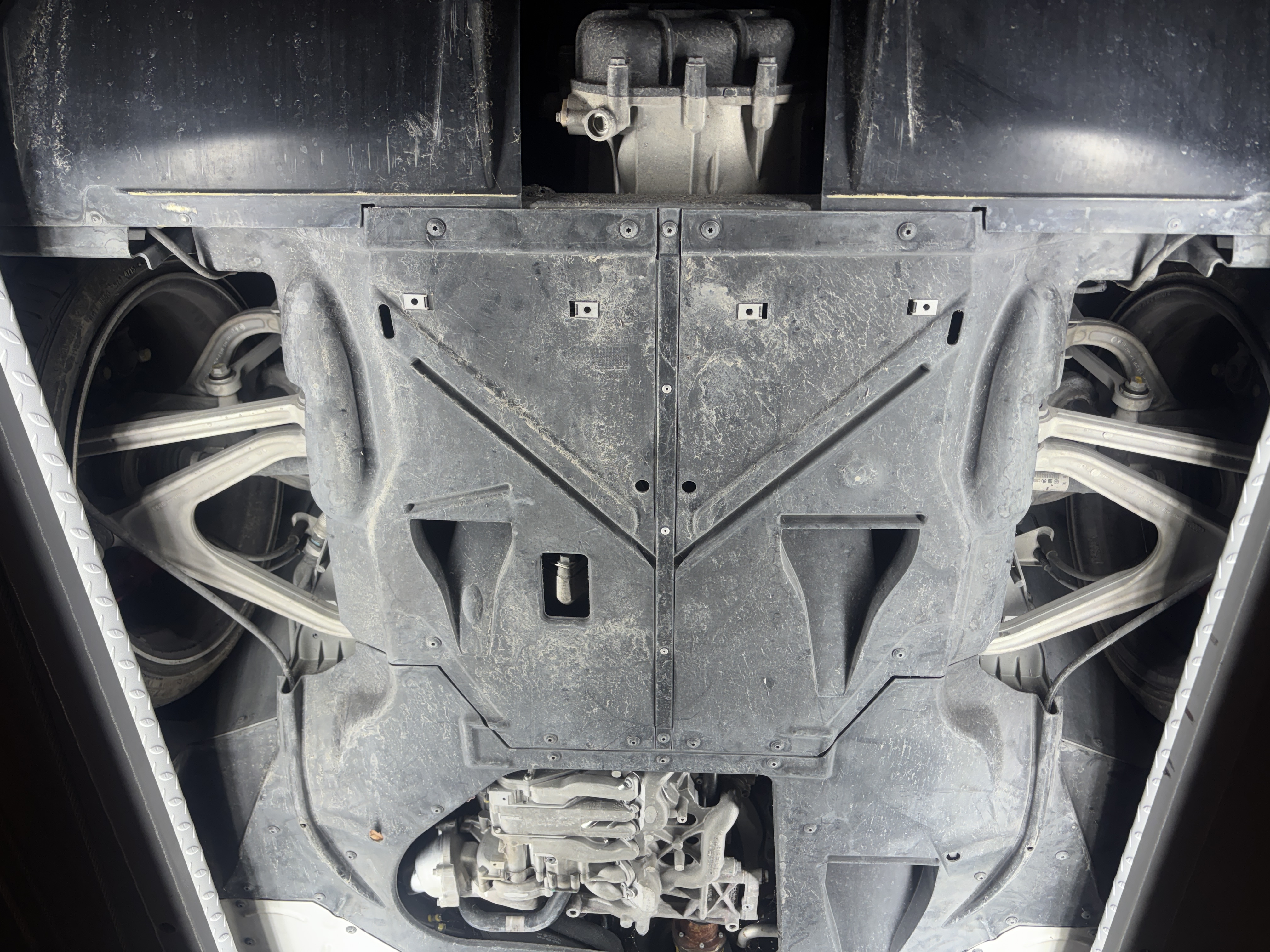 2013 Lamborghini Gallardo LP 560-4 — Undercarriage