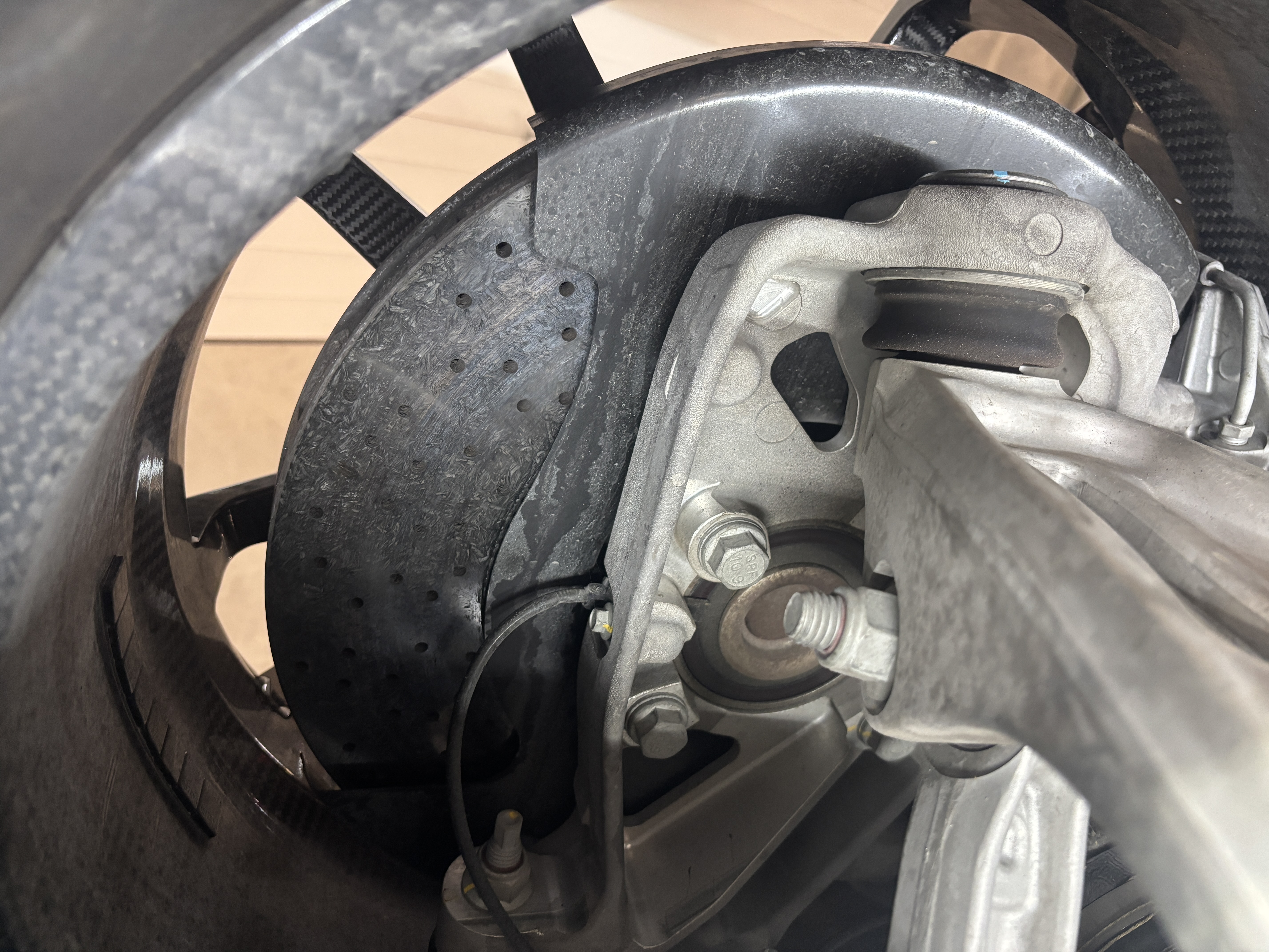 2017 Ford GT — Undercarriage