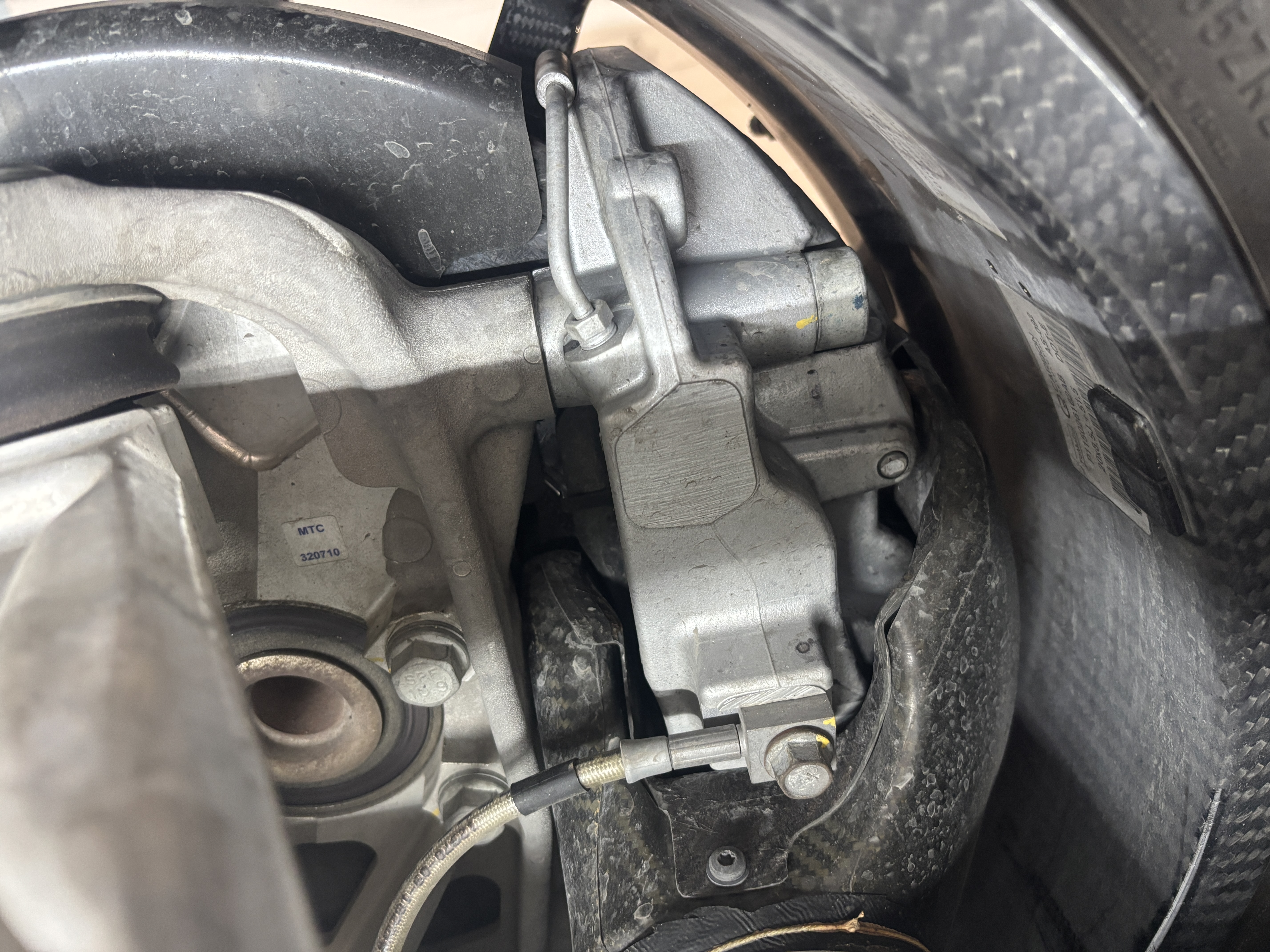 2017 Ford GT — Undercarriage
