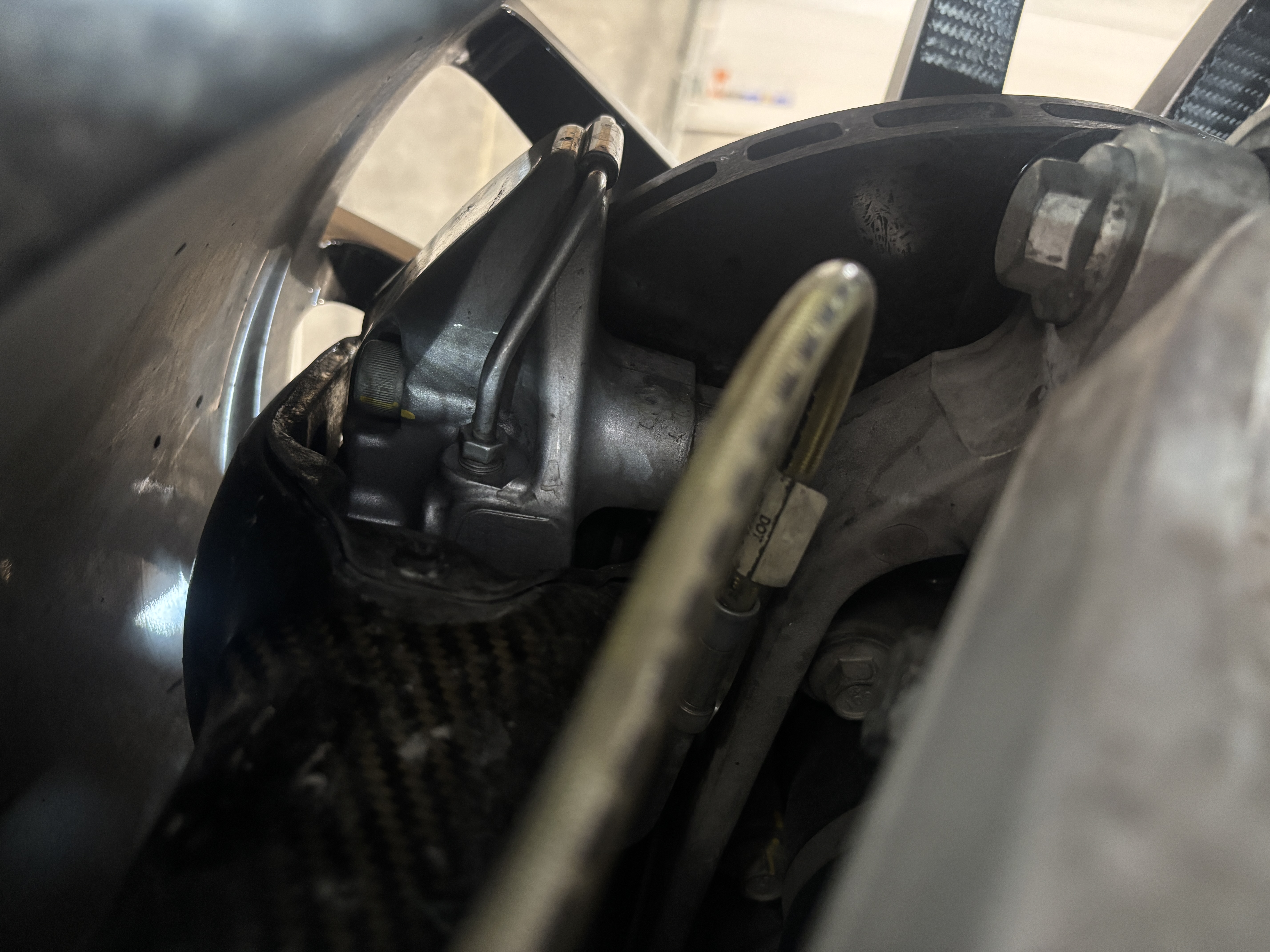 2017 Ford GT — Undercarriage