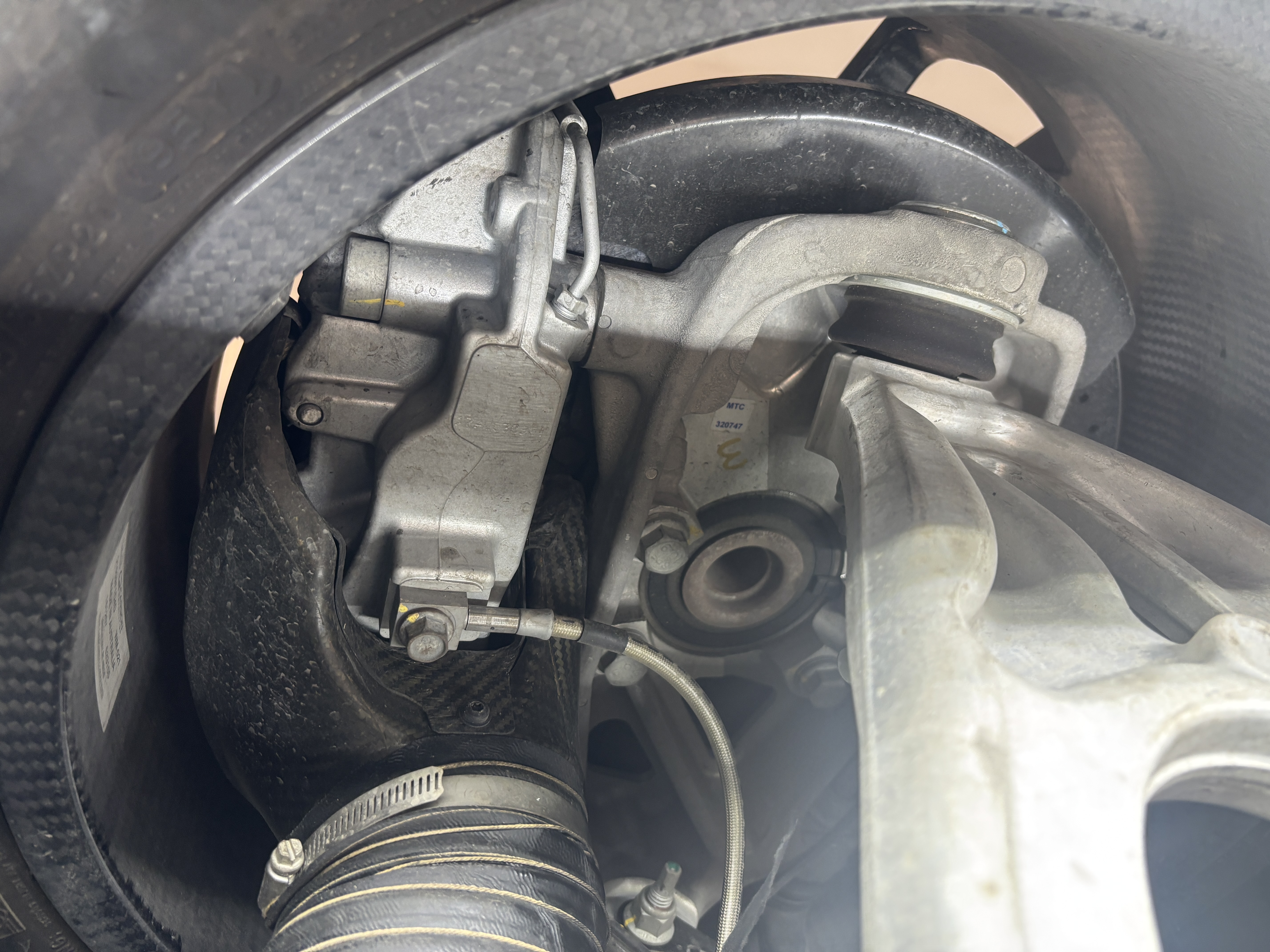 2017 Ford GT — Undercarriage