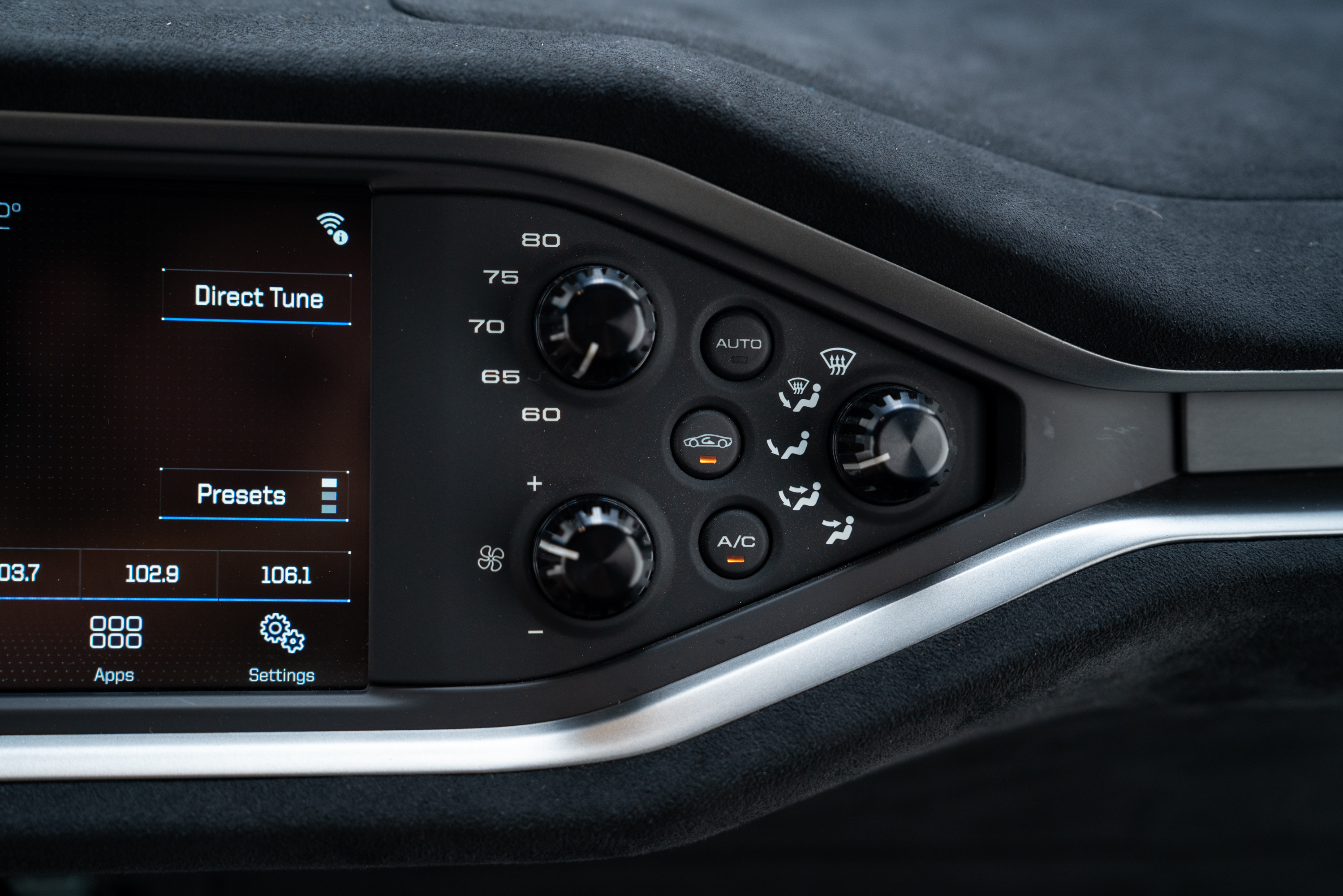 2017 Ford GT — Interior