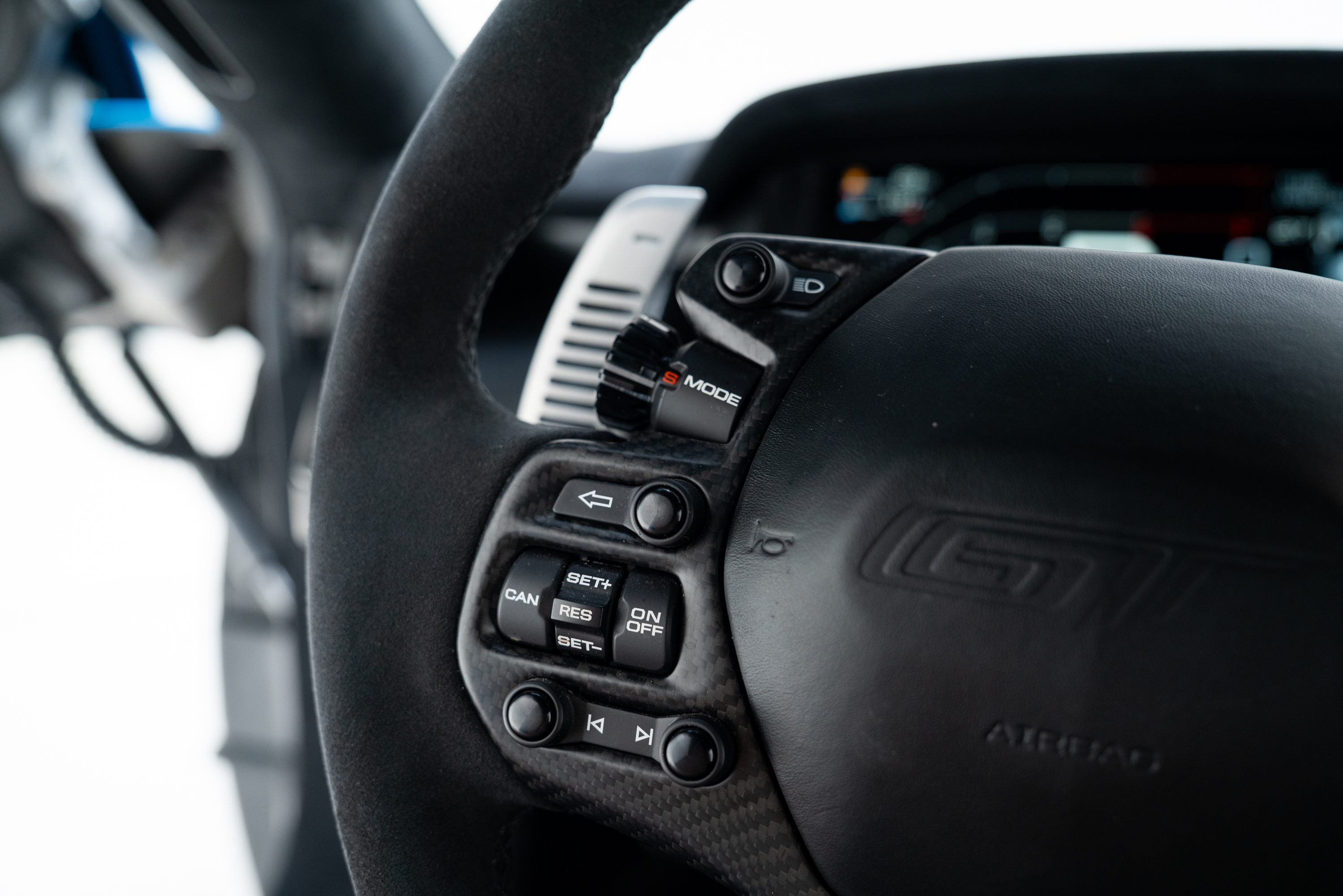 2017 Ford GT — Interior