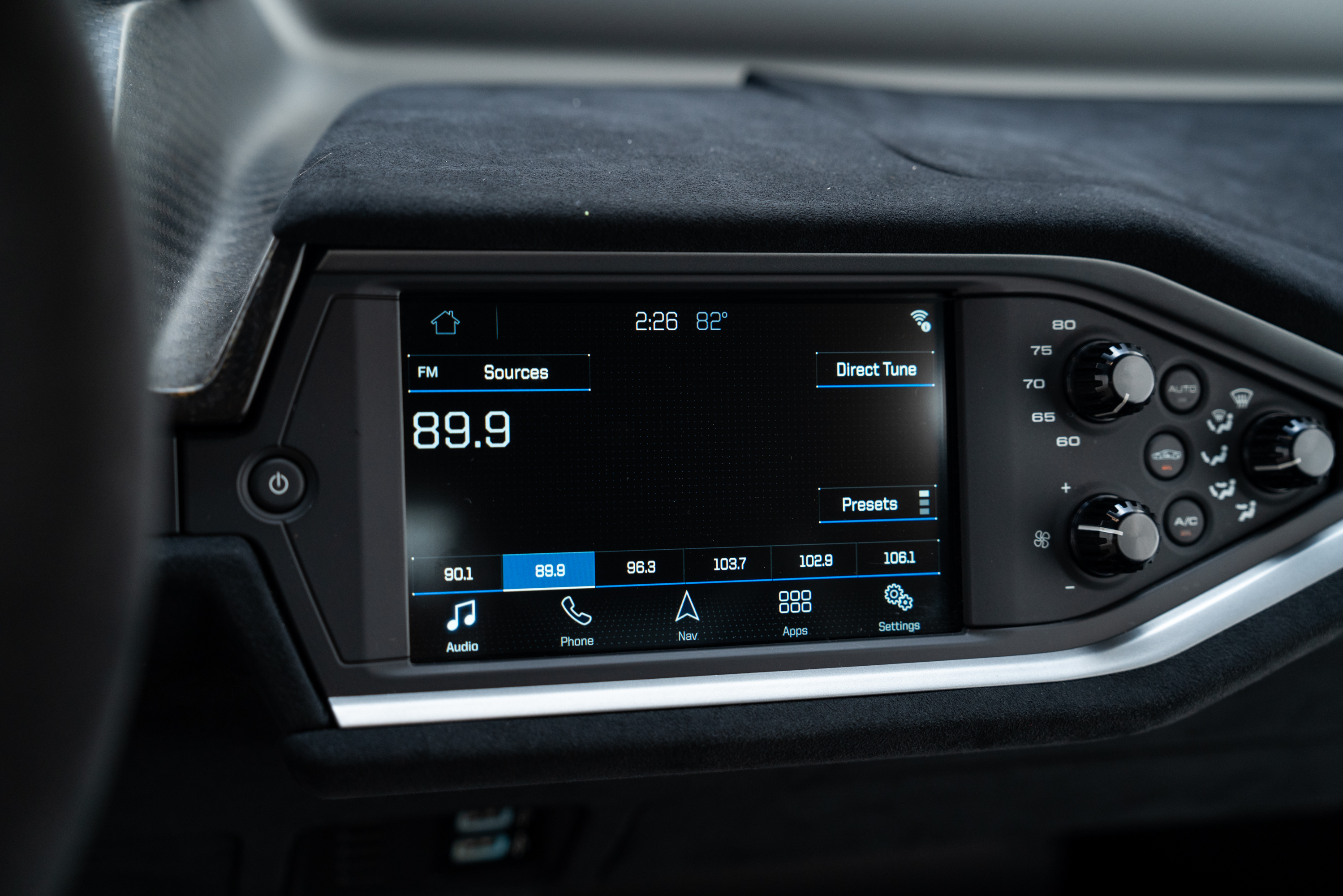 2017 Ford GT — Interior