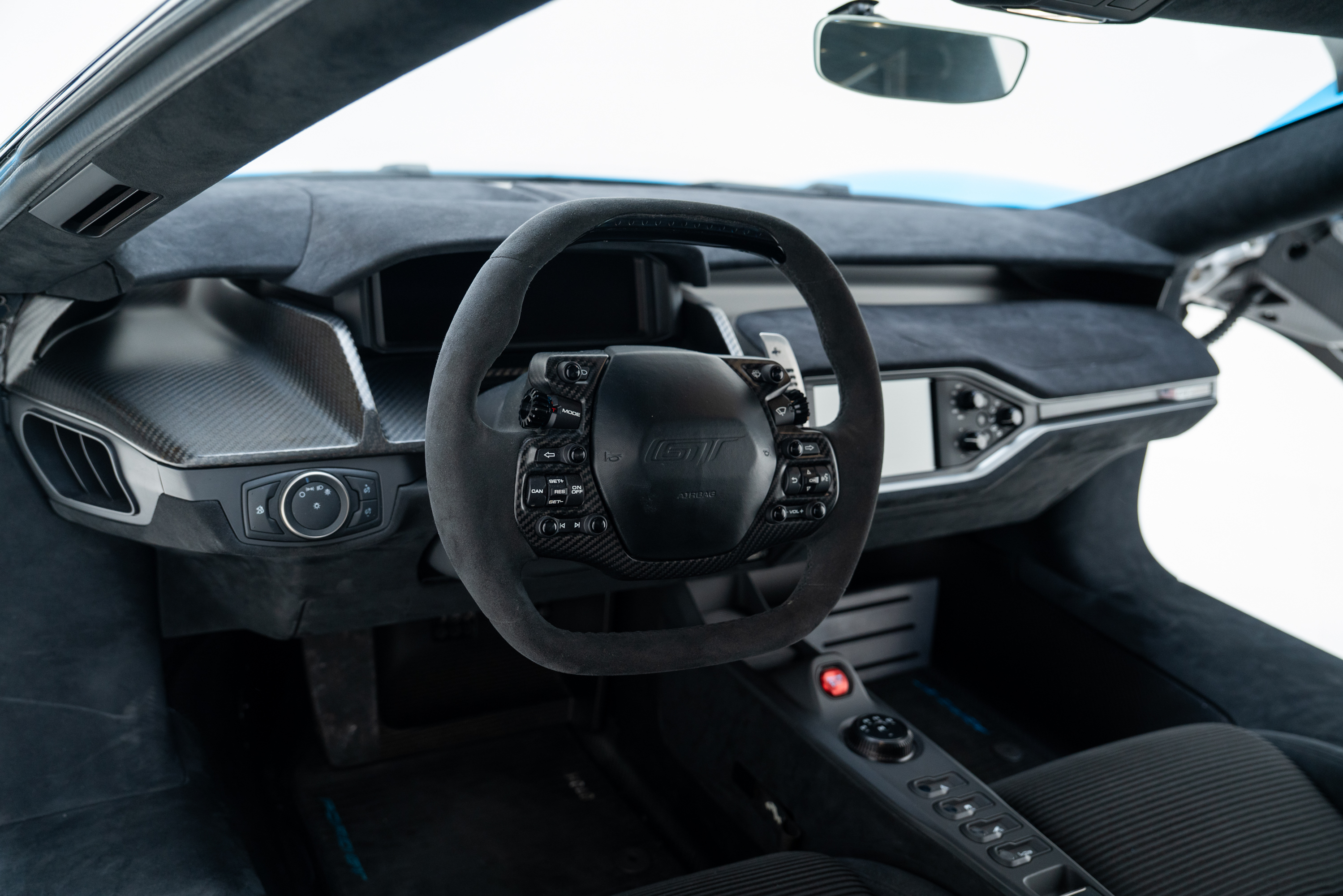 2017 Ford GT — Interior